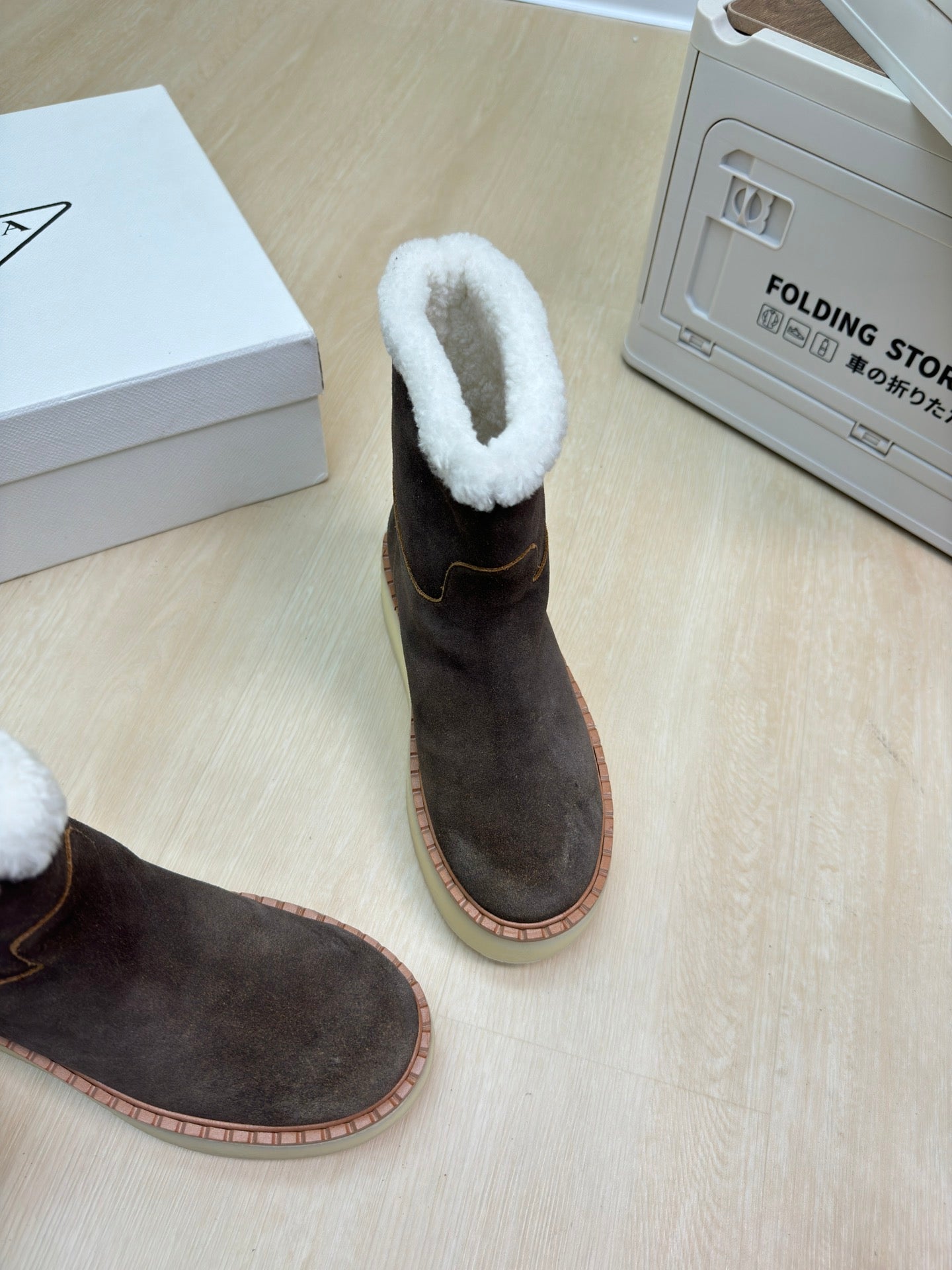 SUEDE BOOTS DARK BROWN WITH SHEARLING LINING AND RUBBER FLATFORM SOLE - 35