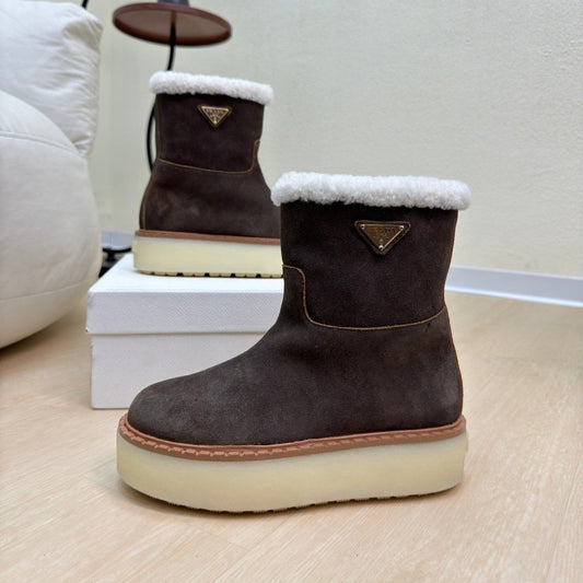 SUEDE BOOTS DARK BROWN WITH SHEARLING LINING AND RUBBER FLATFORM SOLE - 35