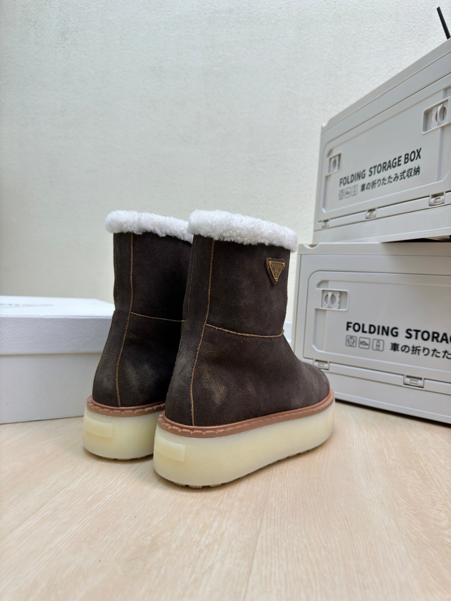 SUEDE BOOTS DARK BROWN WITH SHEARLING LINING AND RUBBER FLATFORM SOLE - 35