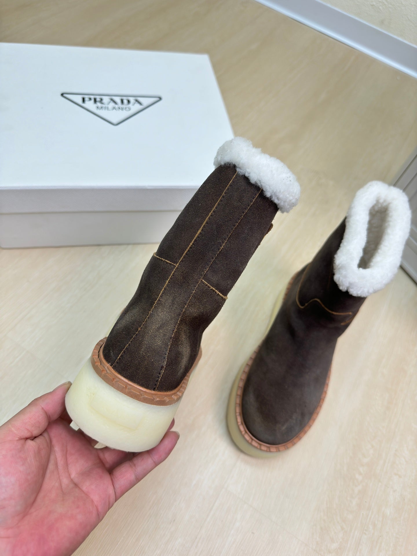 SUEDE BOOTS DARK BROWN WITH SHEARLING LINING AND RUBBER FLATFORM SOLE - 35
