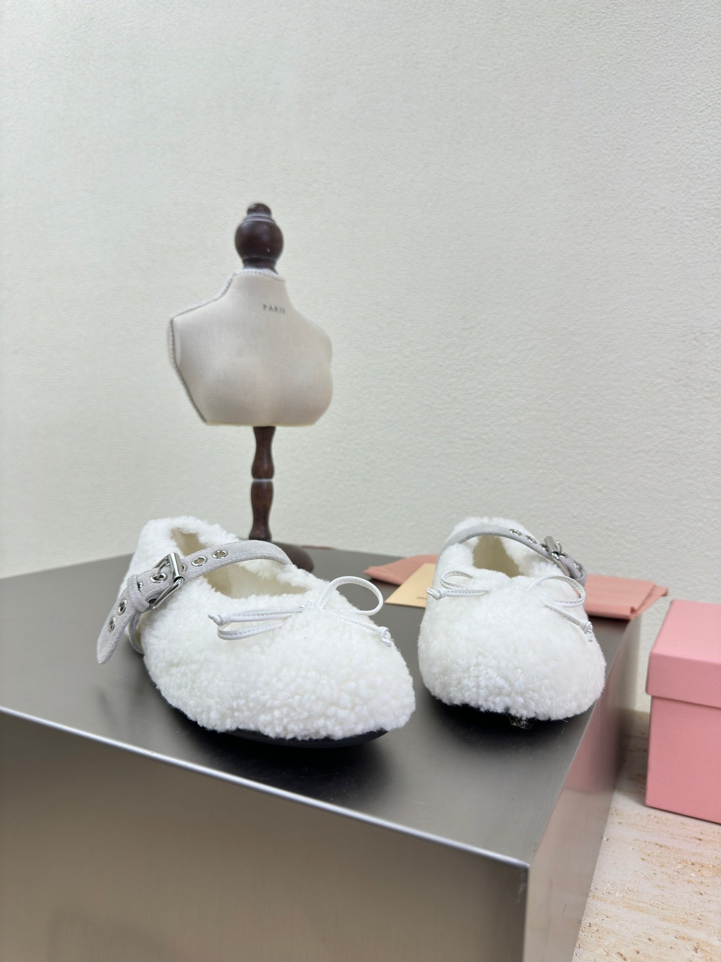 SHEARLING BALLET FLAT WHITE WITH SUEDE STRAP - 35