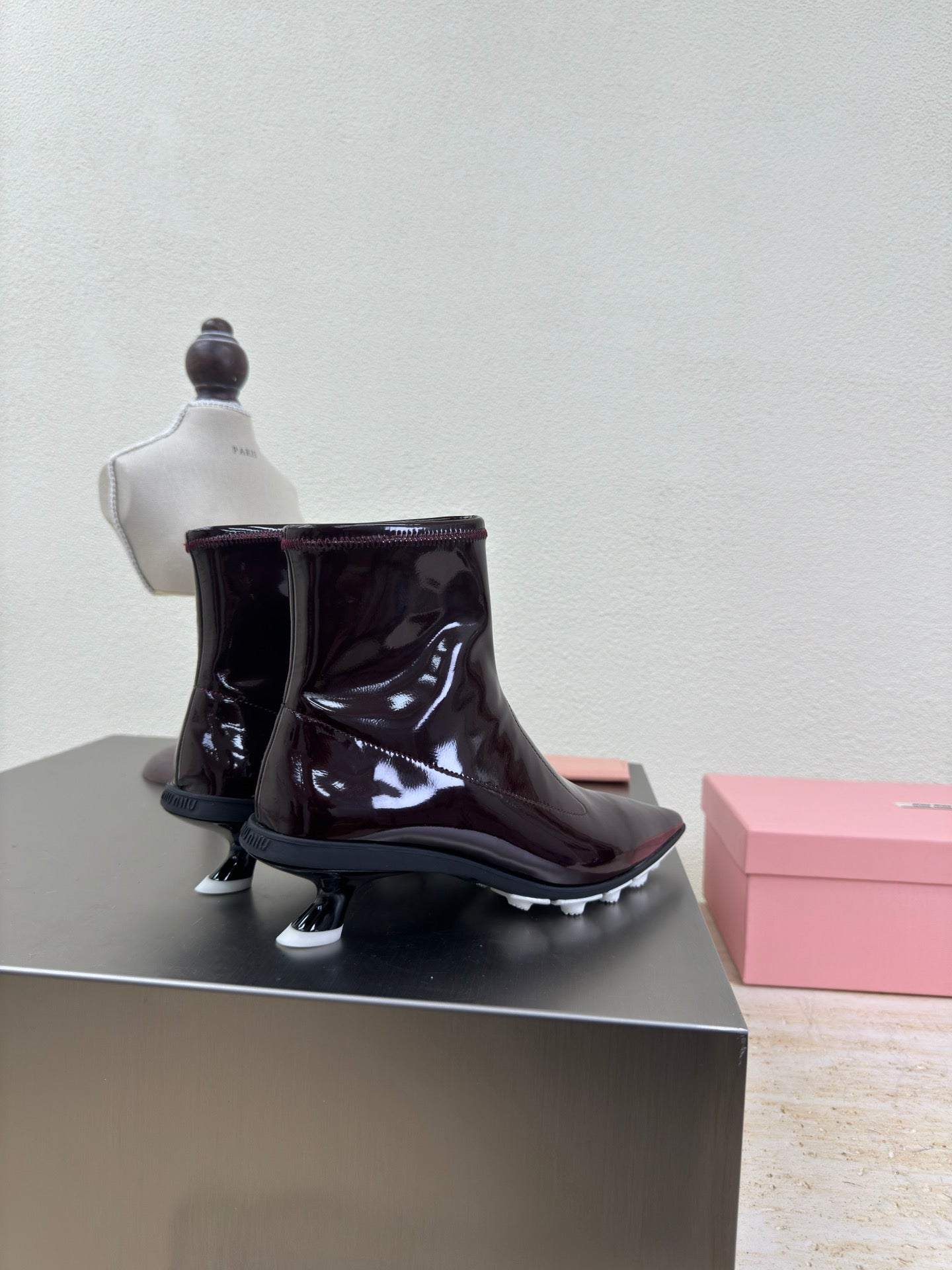 ANKLE POINTED-TOE BOOTS IN MAHOGANY GLOSSY CALFSKIN - 35