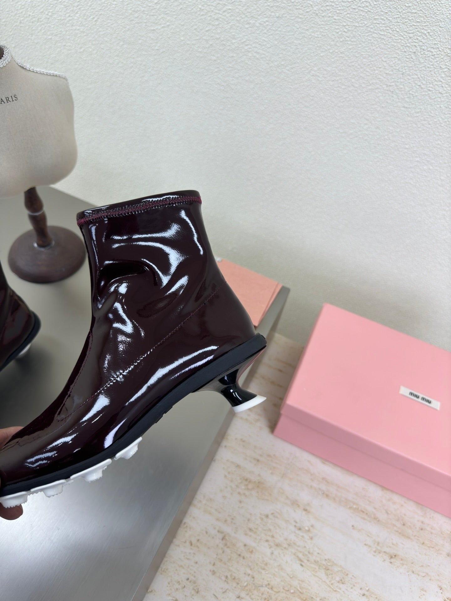 ANKLE POINTED-TOE BOOTS IN MAHOGANY GLOSSY CALFSKIN - 35