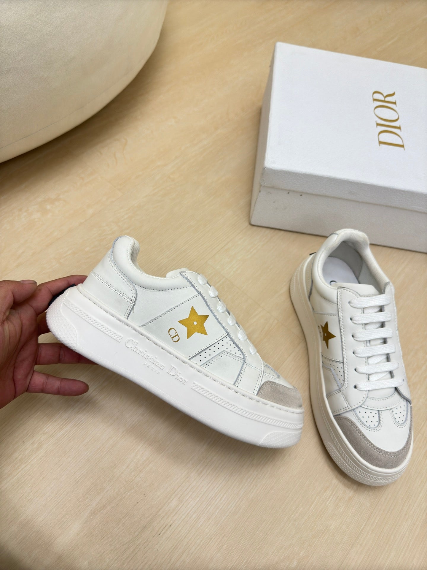 GOLD STAR PLATFORM SNEAKER IN WHITE CALFSKIN AND SUEDE - 35