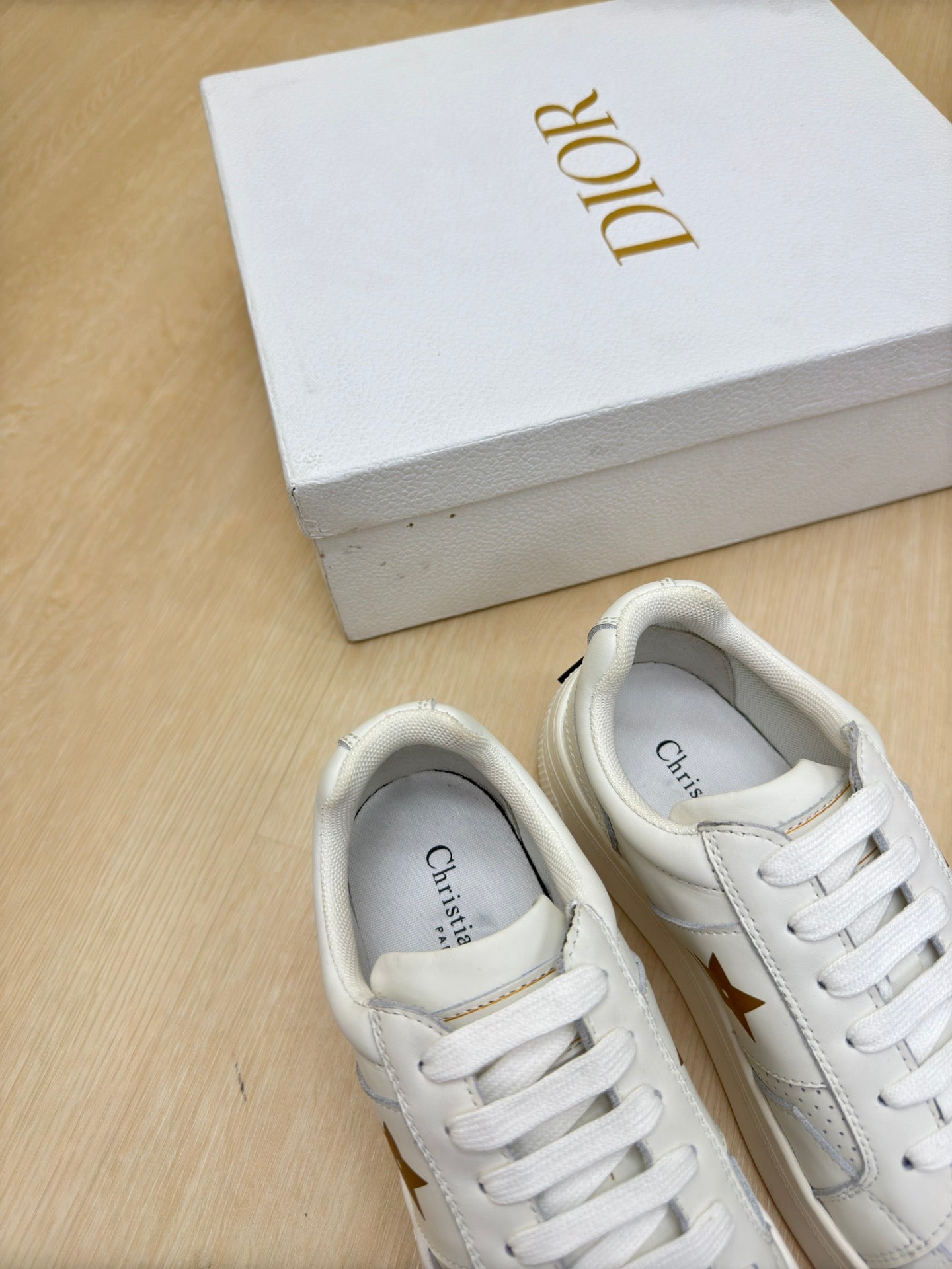 GOLD STAR PLATFORM SNEAKER IN WHITE CALFSKIN AND SUEDE - 35