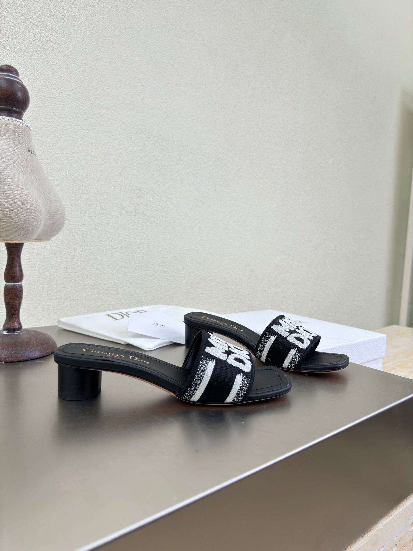 DWAY HEELED SLIDE EMBROIDERED COTTON AND BLACK MISS DIOR ALLOVER MOTIF 35 MM - 34