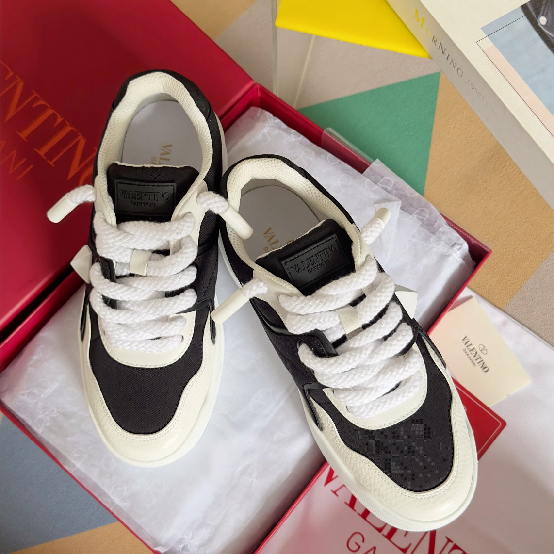 LOW-TOP SNEAKER IN WHITE NAPPA LEATHER AND BLACK TOILE ICONOGRAPHE FABRIC - 35