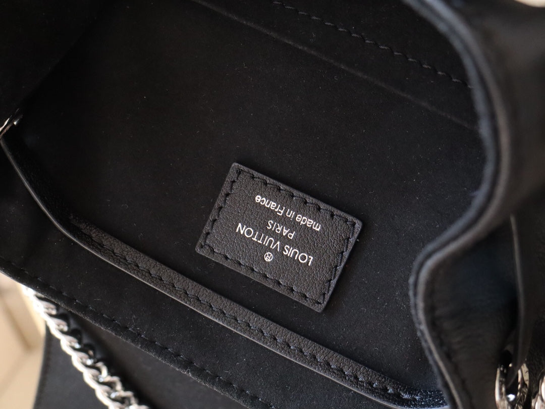 LV 25S MONTSOURIS VIBE 35 IN BLACK LAMBSKIN SILVER HARDWRE