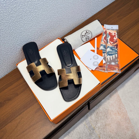 HM 26S ORAN SANDAL З ЧОРНОЇ ТА ЗОЛОТОЇ ШКІРИ ТЕЛЯТИ