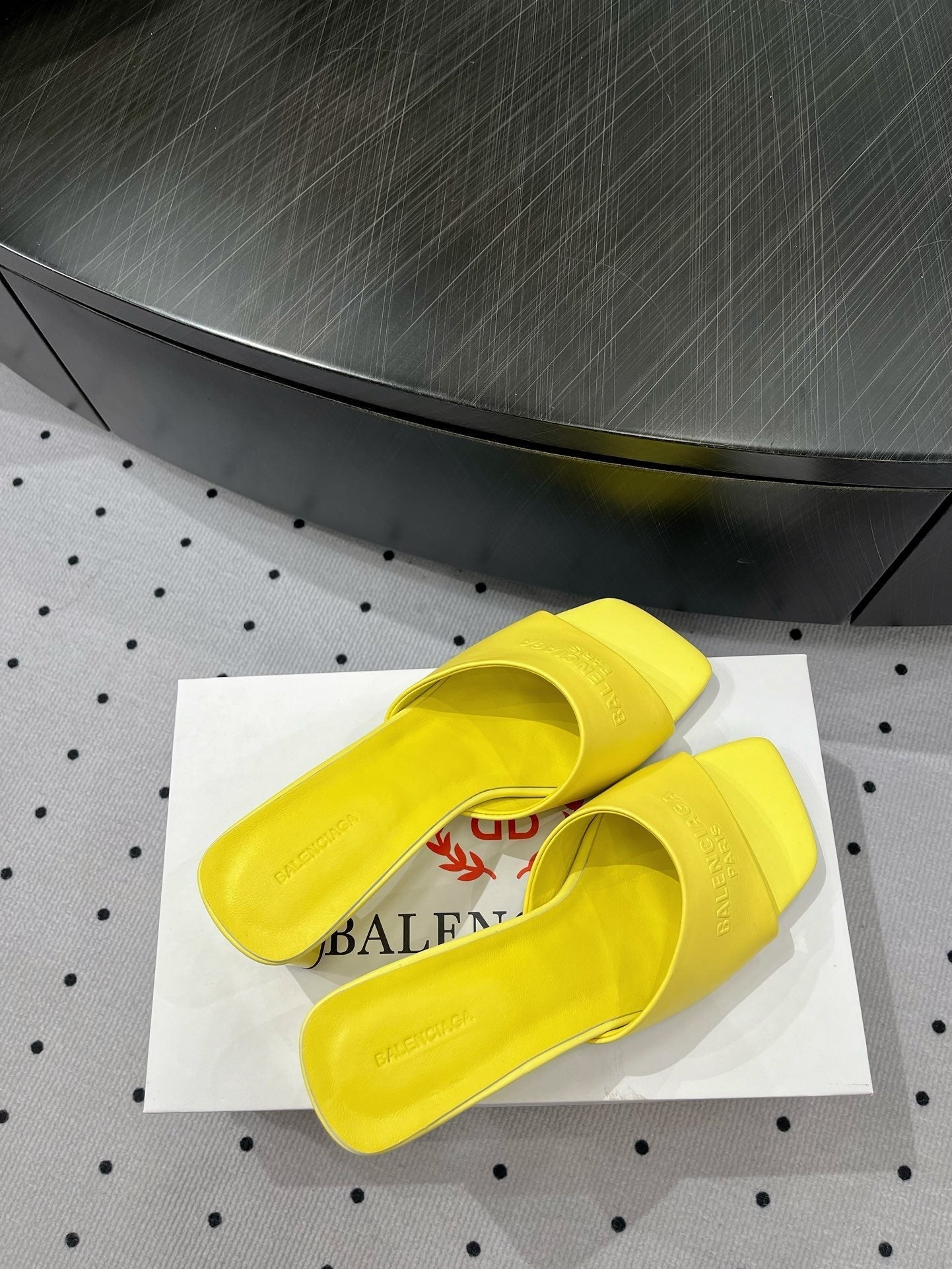 SQUARE-TOE MEDIUM HEEL MULES IN YELLOW CALFSKIN LOGO EMBOSSED - 35