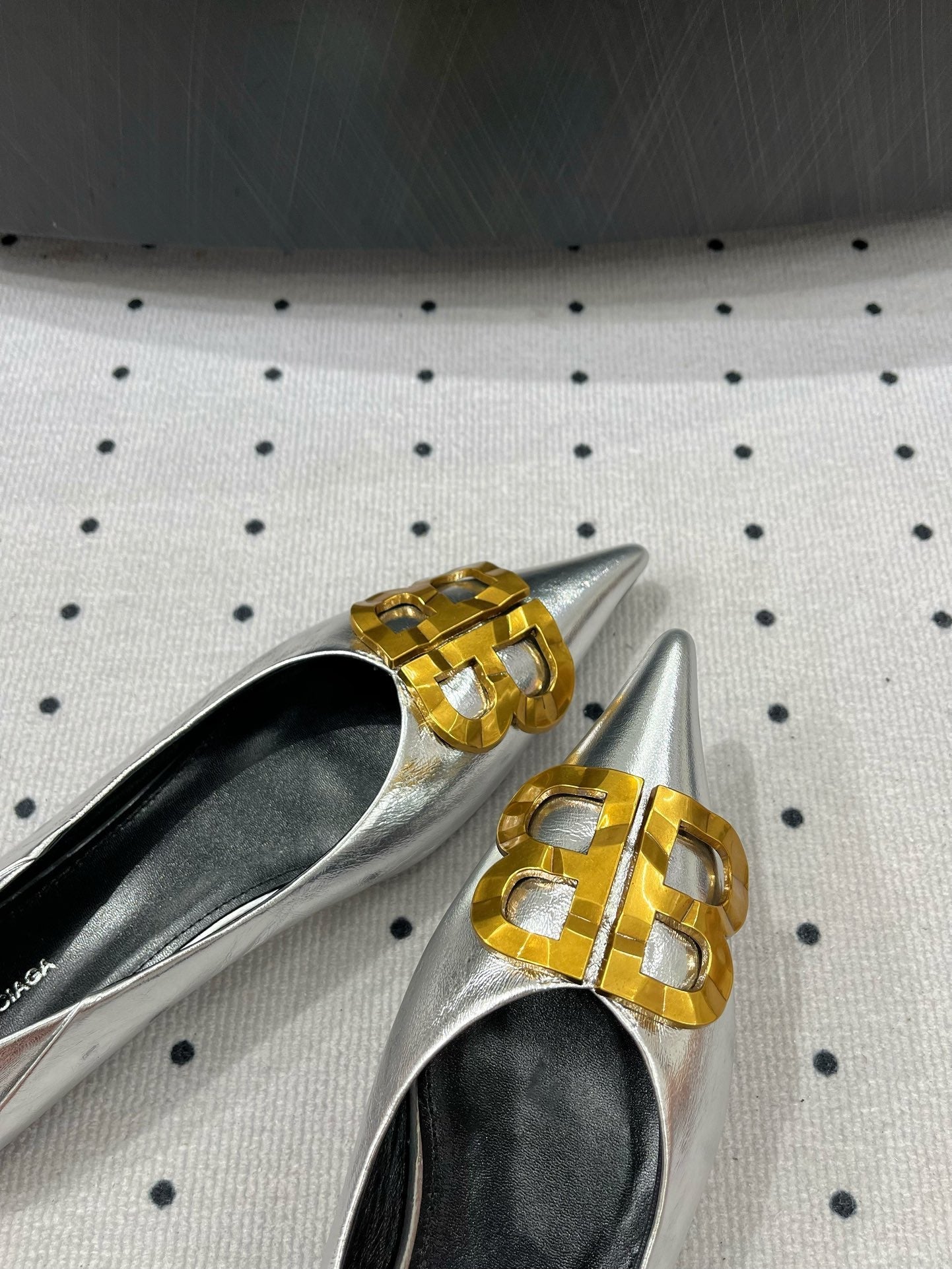 POINTED BB GOLD BUCKLE BALLET FLAT IN SILVER METALLIC SHINY CALFSKIN - 35