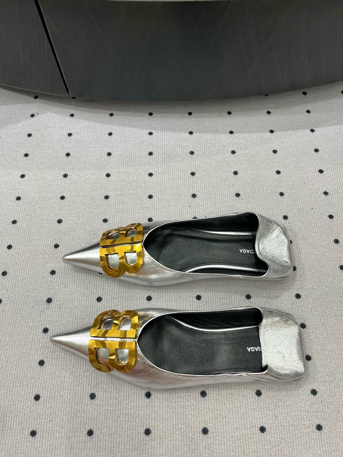 POINTED BB GOLD BUCKLE BALLET FLAT IN SILVER METALLIC SHINY CALFSKIN - 35