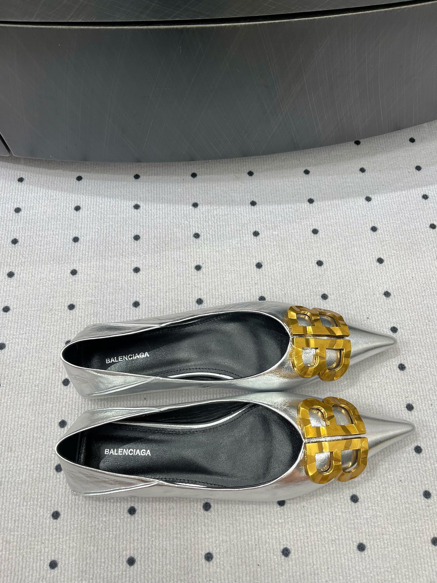 POINTED BB GOLD BUCKLE BALLET FLAT IN SILVER METALLIC SHINY CALFSKIN - 35