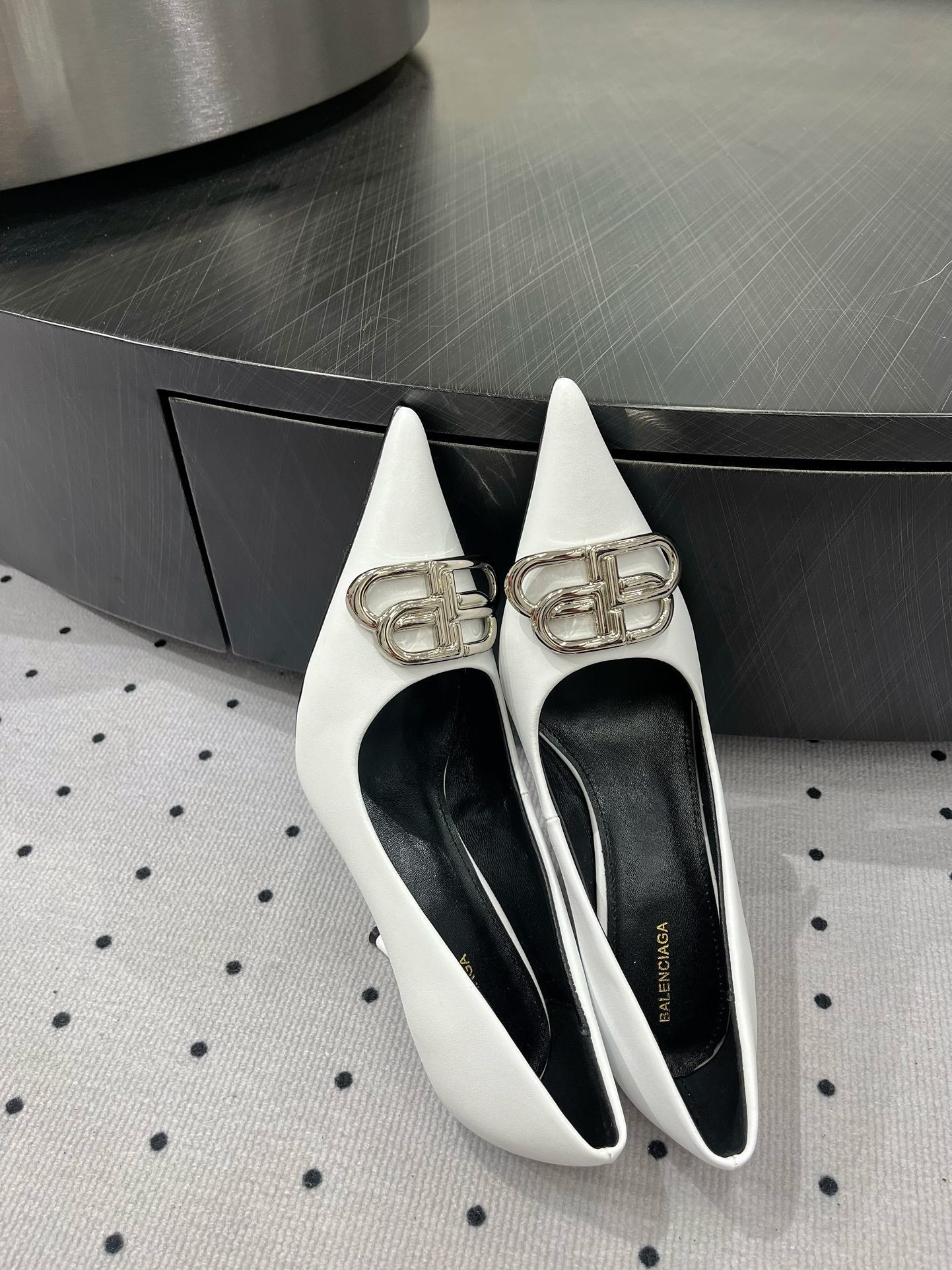 HEELED PUMPS 65 MM IN WHITE GLOSSY CALFSKIN SILVER HARDWARE - 35