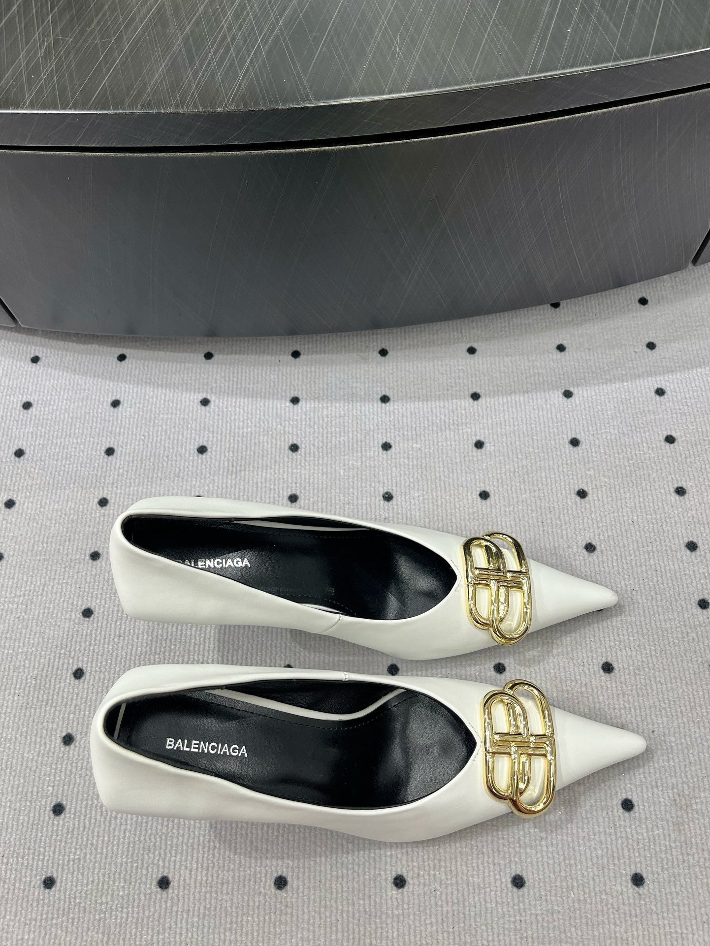 HEELED PUMPS 65 MM IN WHITE SMOOTH LAMBSKIN GOLD HARDWARE - 35