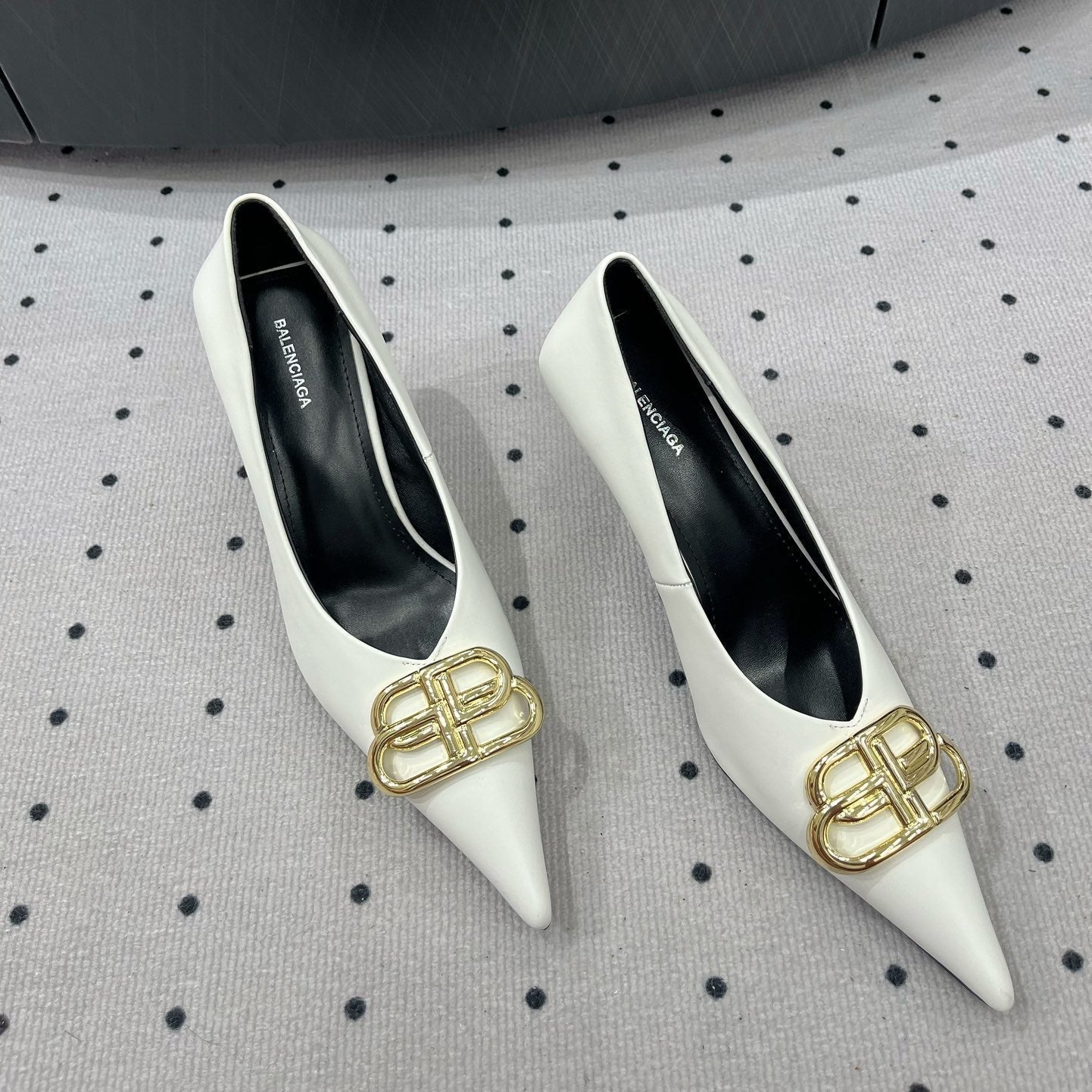 HEELED PUMPS 65 MM IN WHITE SMOOTH LAMBSKIN GOLD HARDWARE - 35