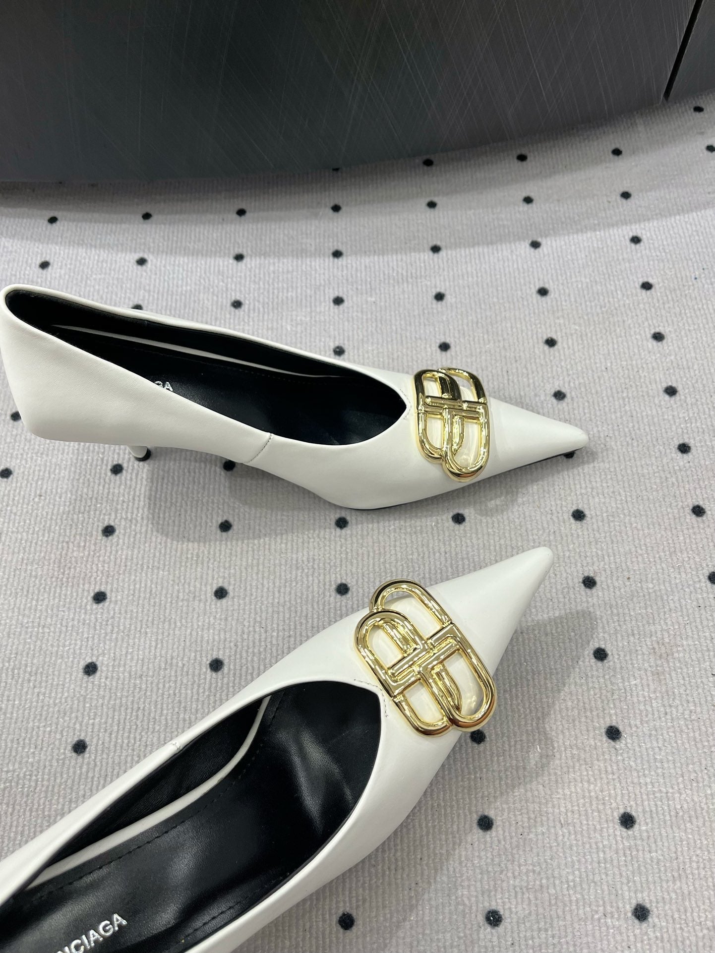 HEELED PUMPS 65 MM IN WHITE SMOOTH LAMBSKIN GOLD HARDWARE - 35