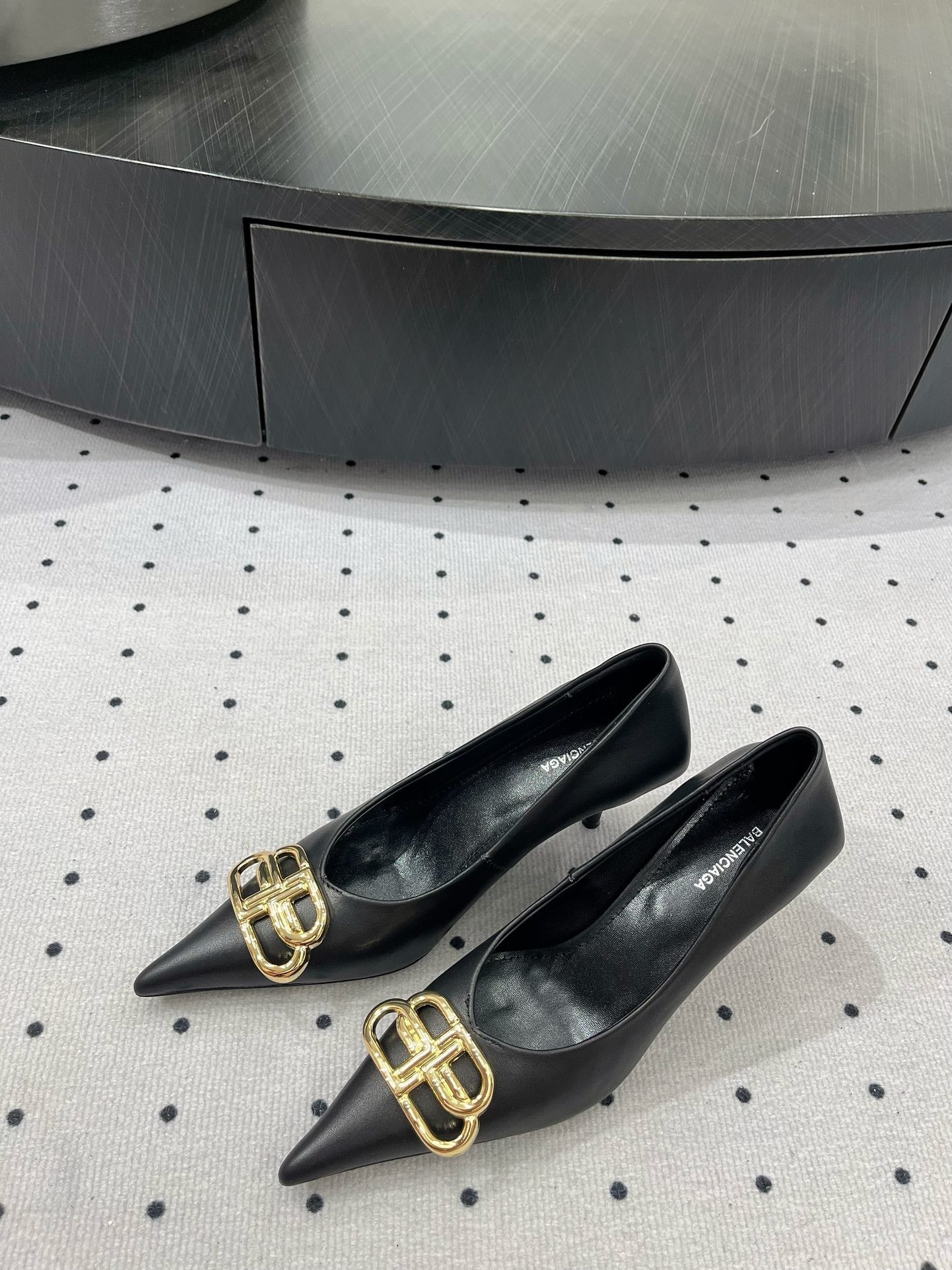 HEELED PUMPS 65 MM IN BLACK SMOOTH LAMBSKIN GOLD HARDWARE - 35