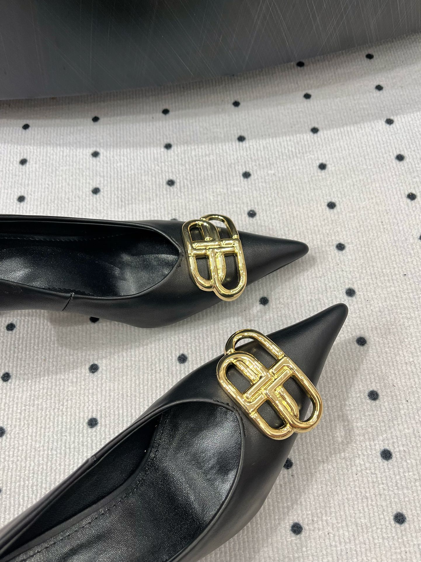 HEELED PUMPS 65 MM IN BLACK SMOOTH LAMBSKIN GOLD HARDWARE - 35