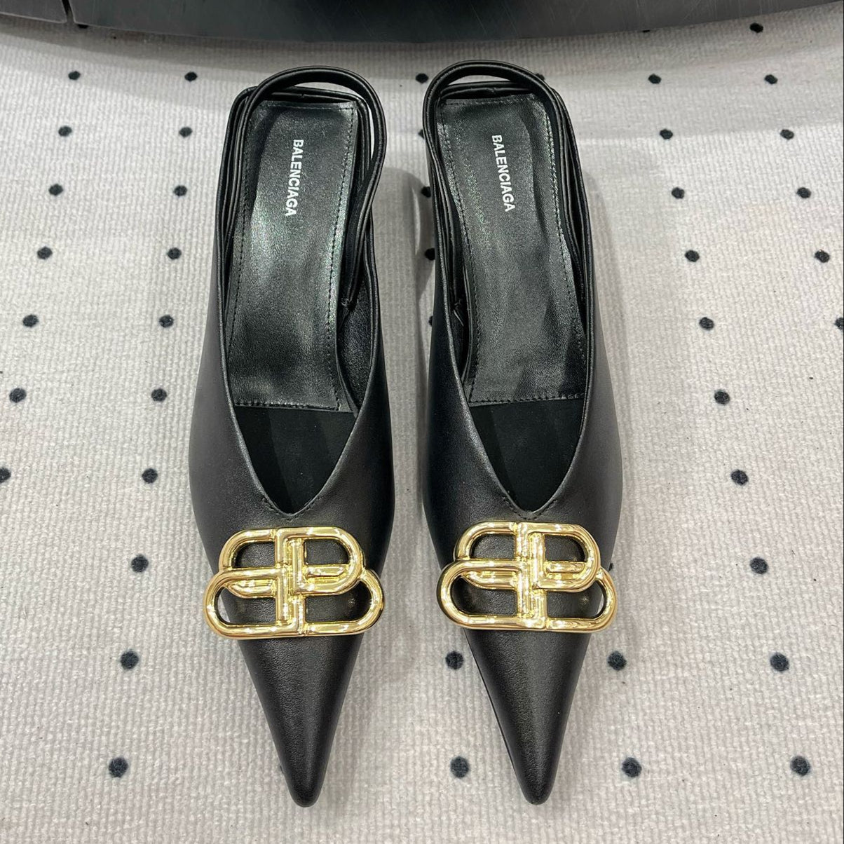 HEELED SLINGBACK 45 MM IN BLACK SMOOTH LAMBSKIN GOLD HARDWARE - 35