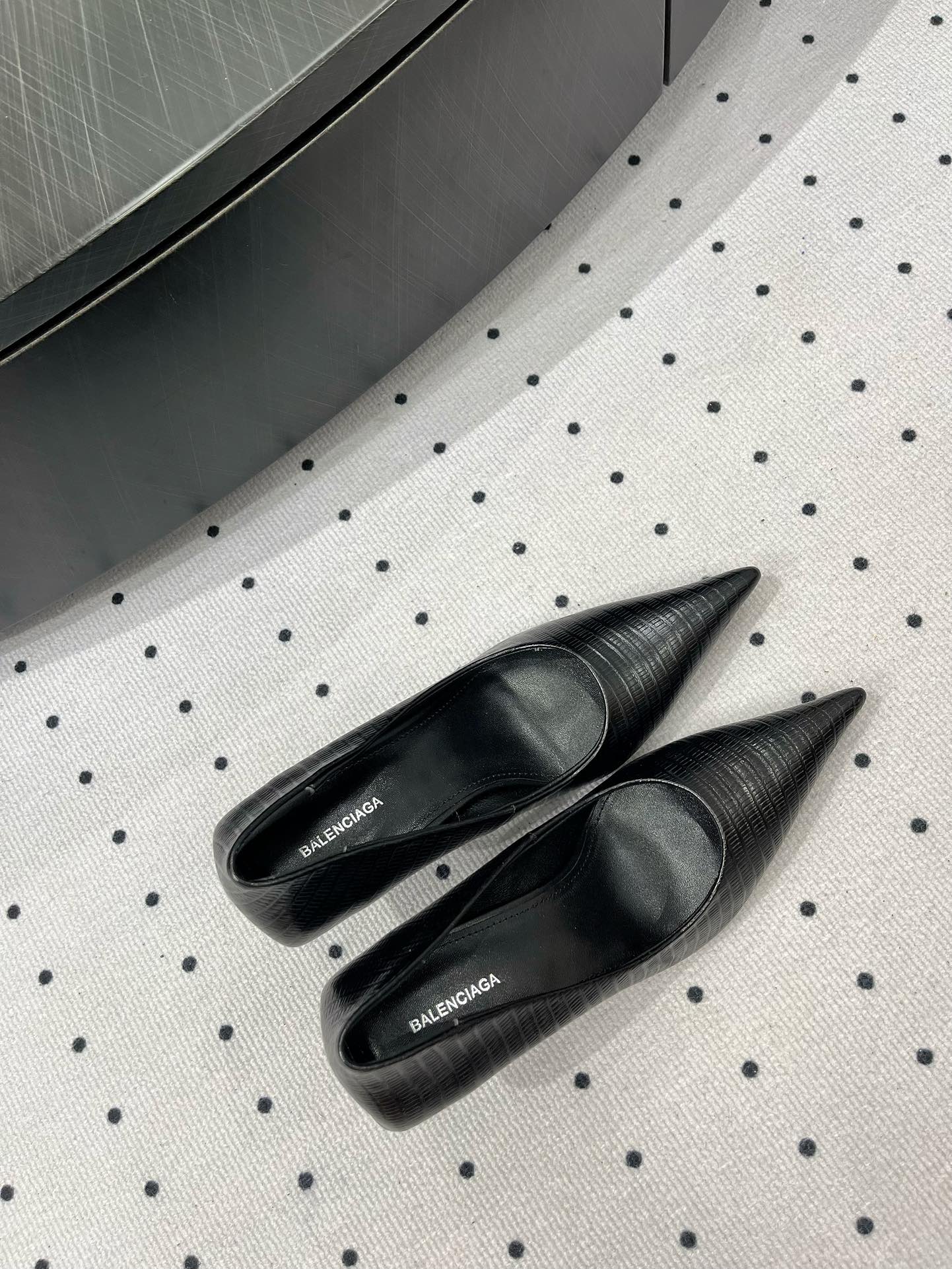 CLASSIC PUMPS 65MM IN BLACK LIZARD PATTERN CALFSKIN - 35