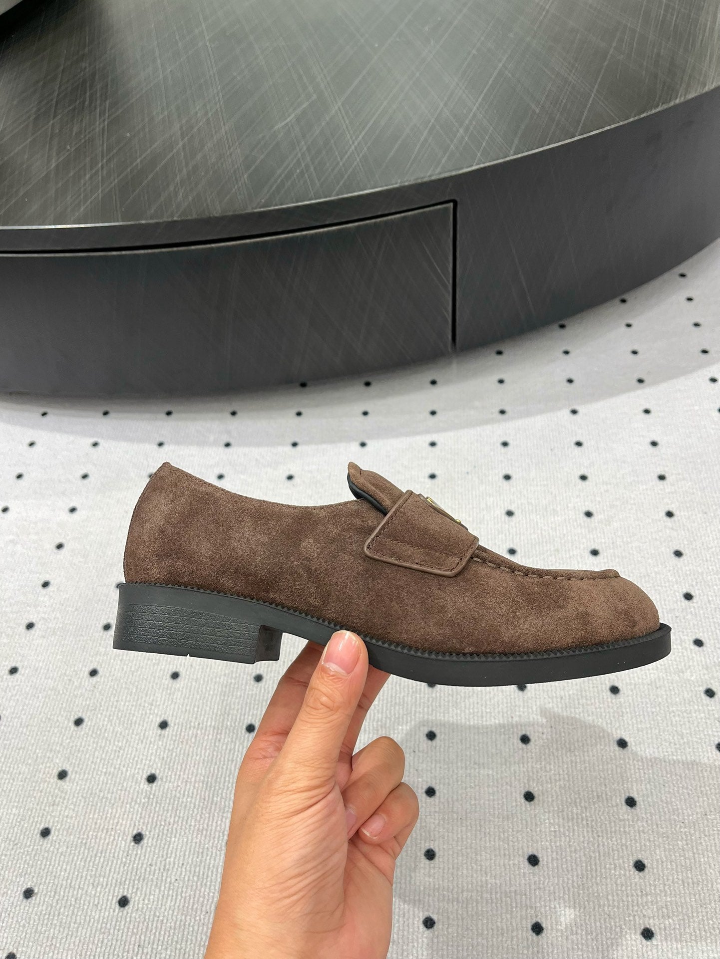 TRIANGLE LOGO LOAFER IN WOOD BROWN SUEDE - 35