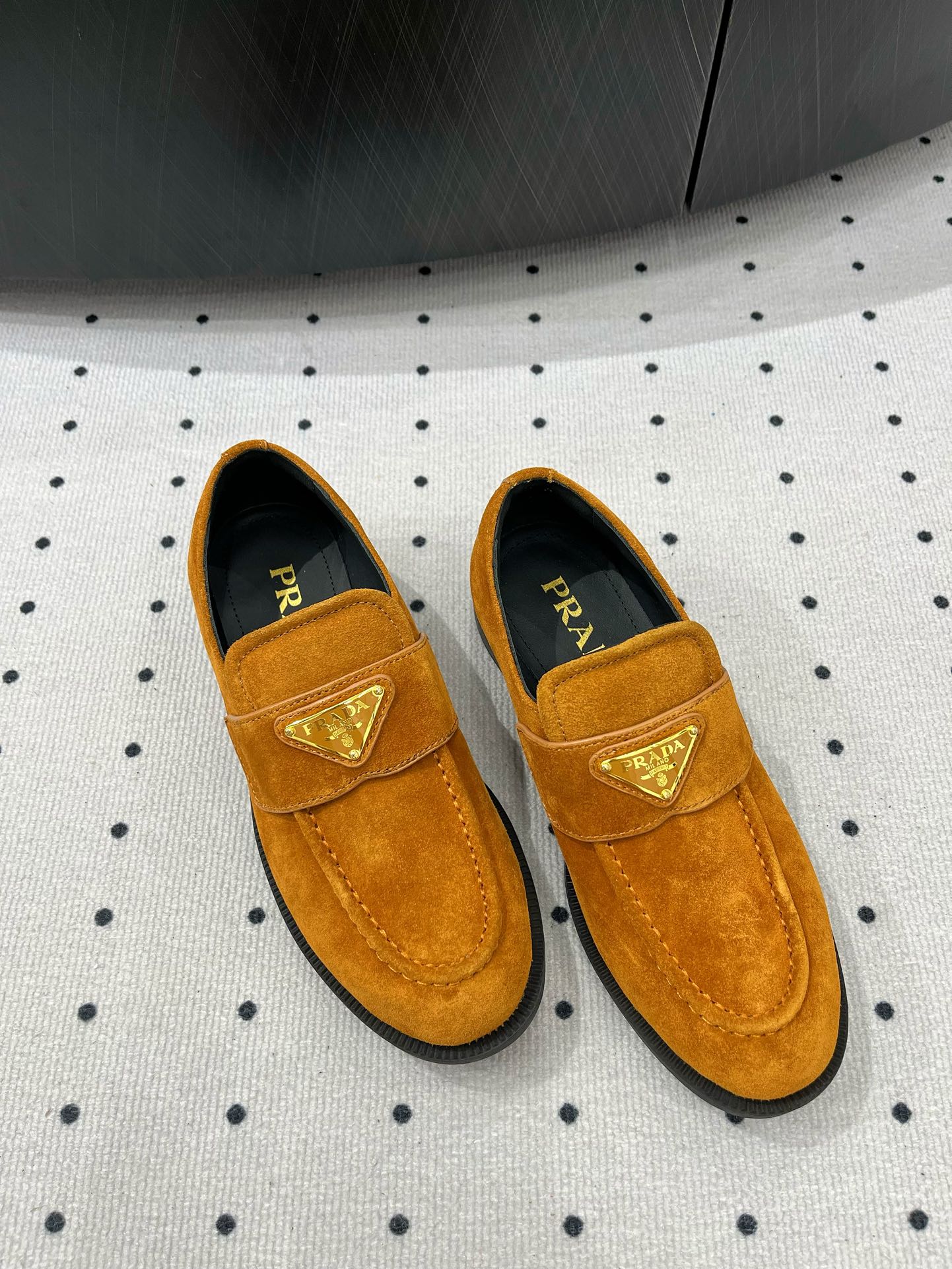 TRIANGLE LOGO LOAFER IN PERU BROWN SUEDE - 35