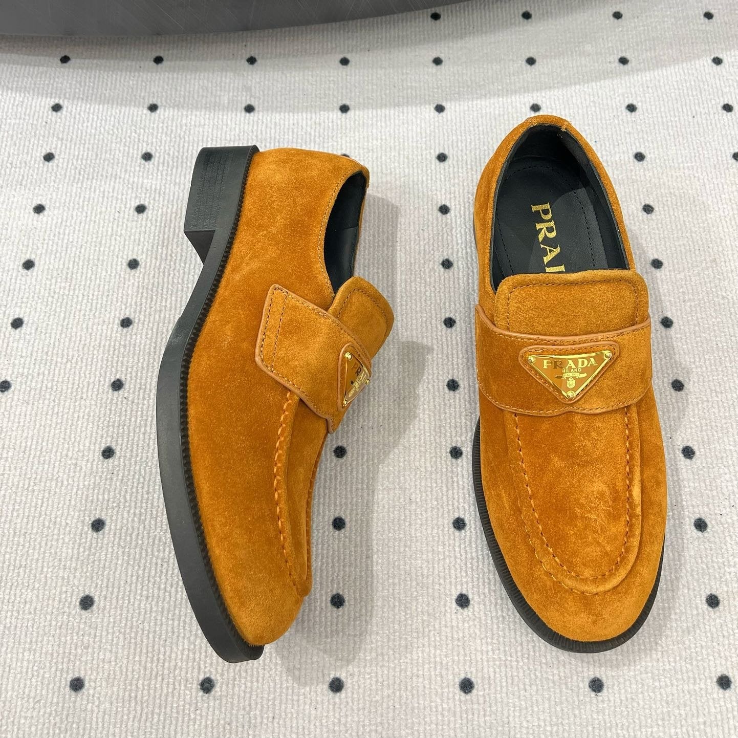 TRIANGLE LOGO LOAFER IN PERU BROWN SUEDE - 35