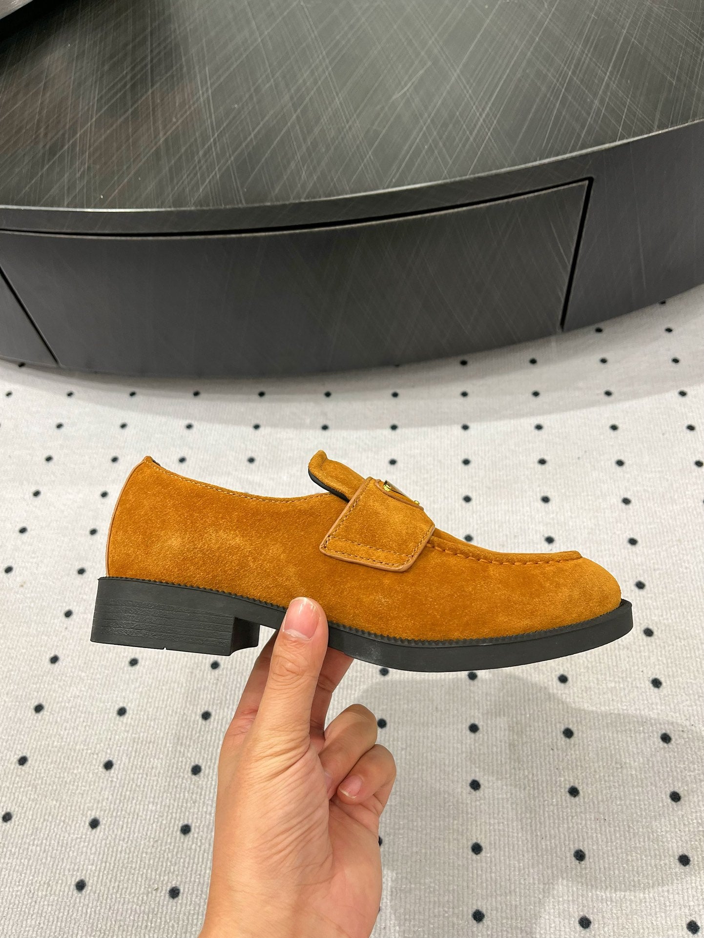 TRIANGLE LOGO LOAFER IN PERU BROWN SUEDE - 35