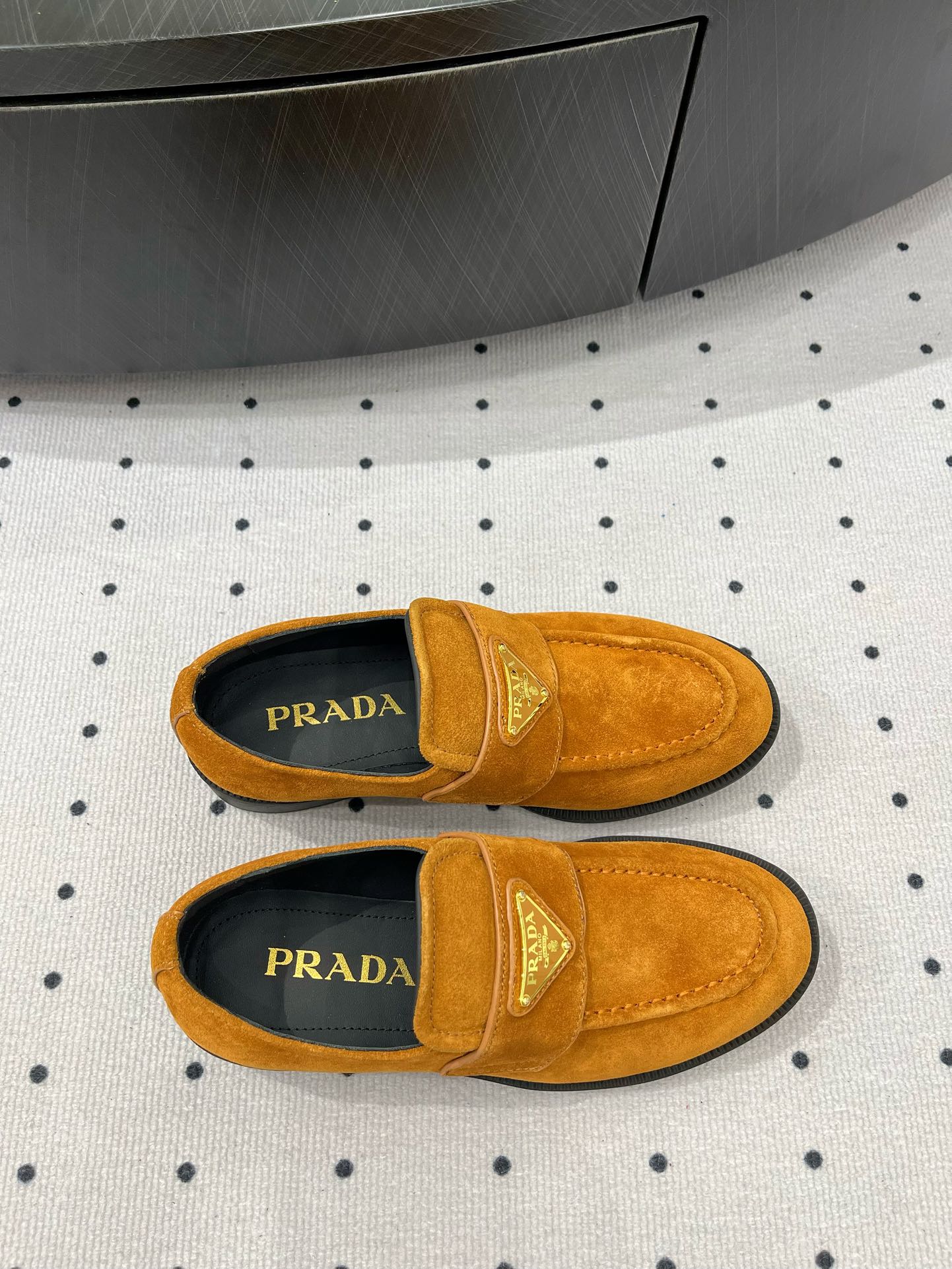 TRIANGLE LOGO LOAFER IN PERU BROWN SUEDE - 35