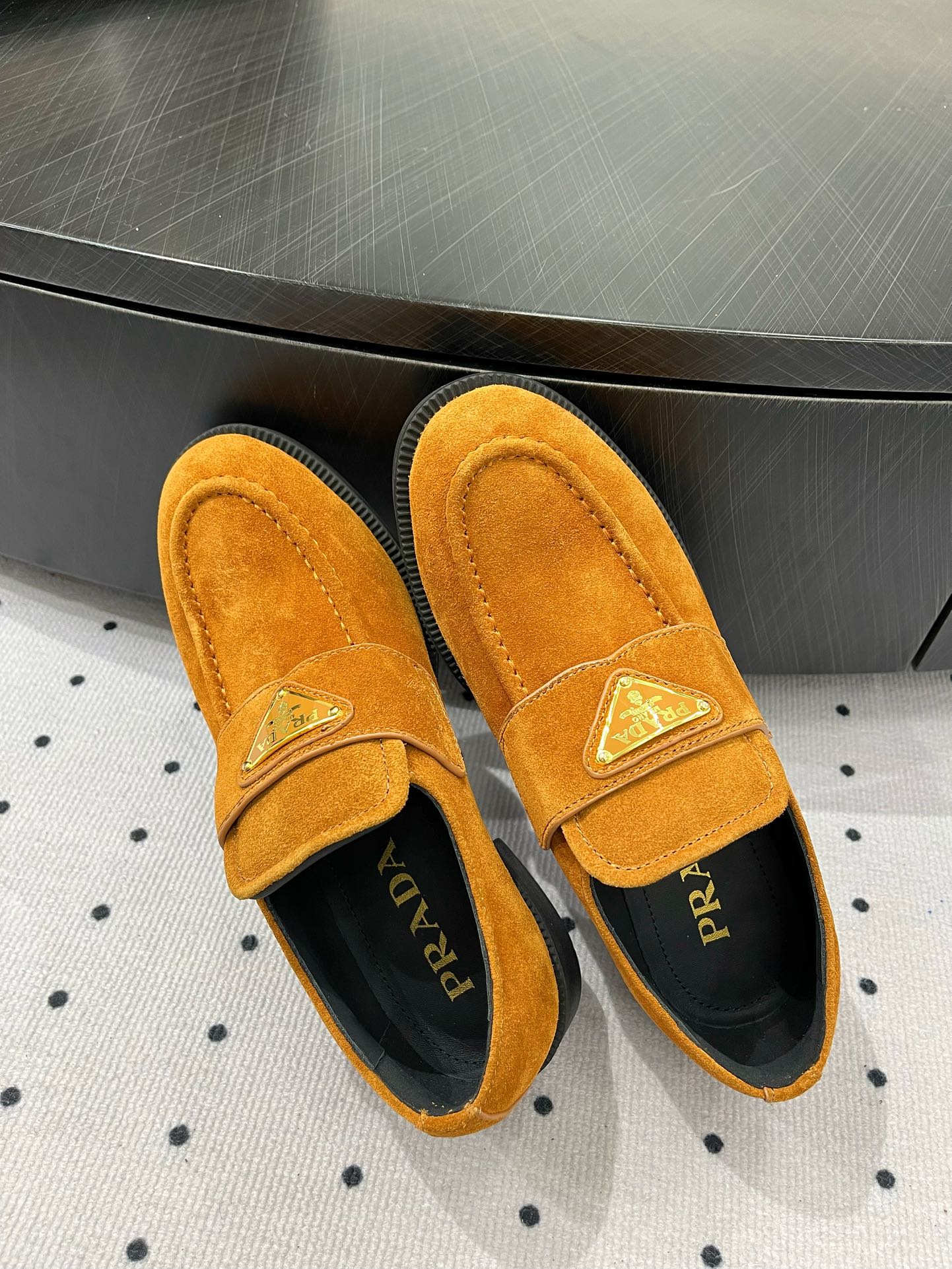 TRIANGLE LOGO LOAFER IN PERU BROWN SUEDE - 35