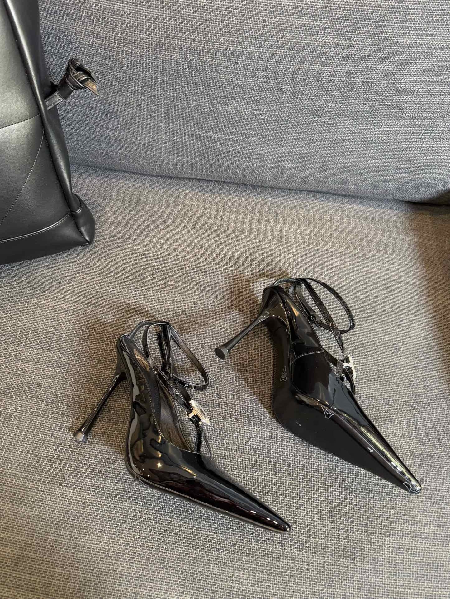 HIGH SANDAL ATTACHED GEM IN BLACK GLOSSY CALFSKIN - 35