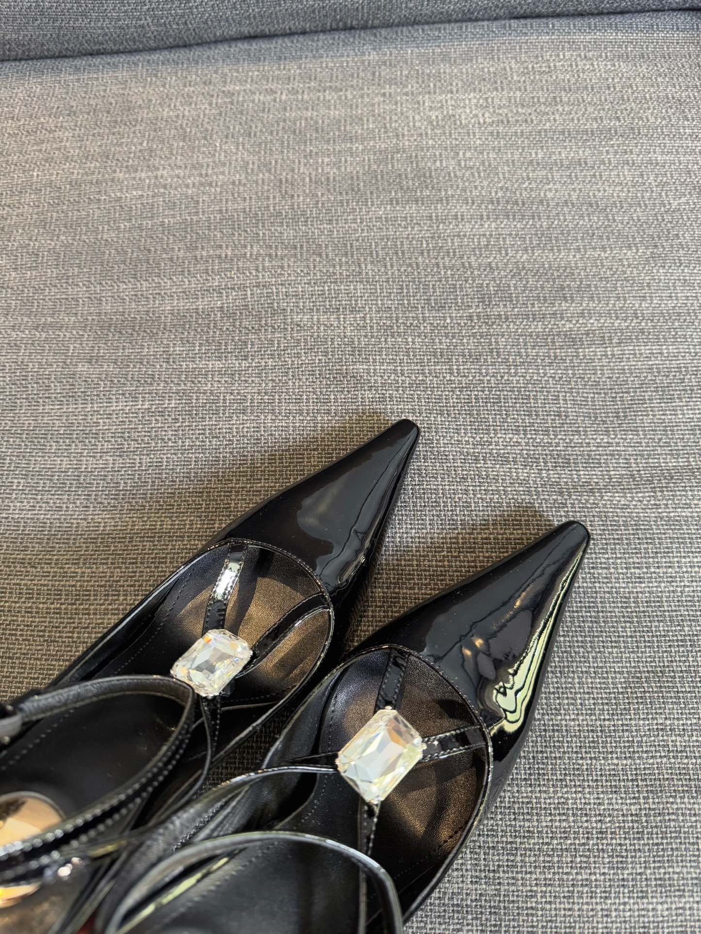 HIGH SANDAL ATTACHED GEM IN BLACK GLOSSY CALFSKIN - 35