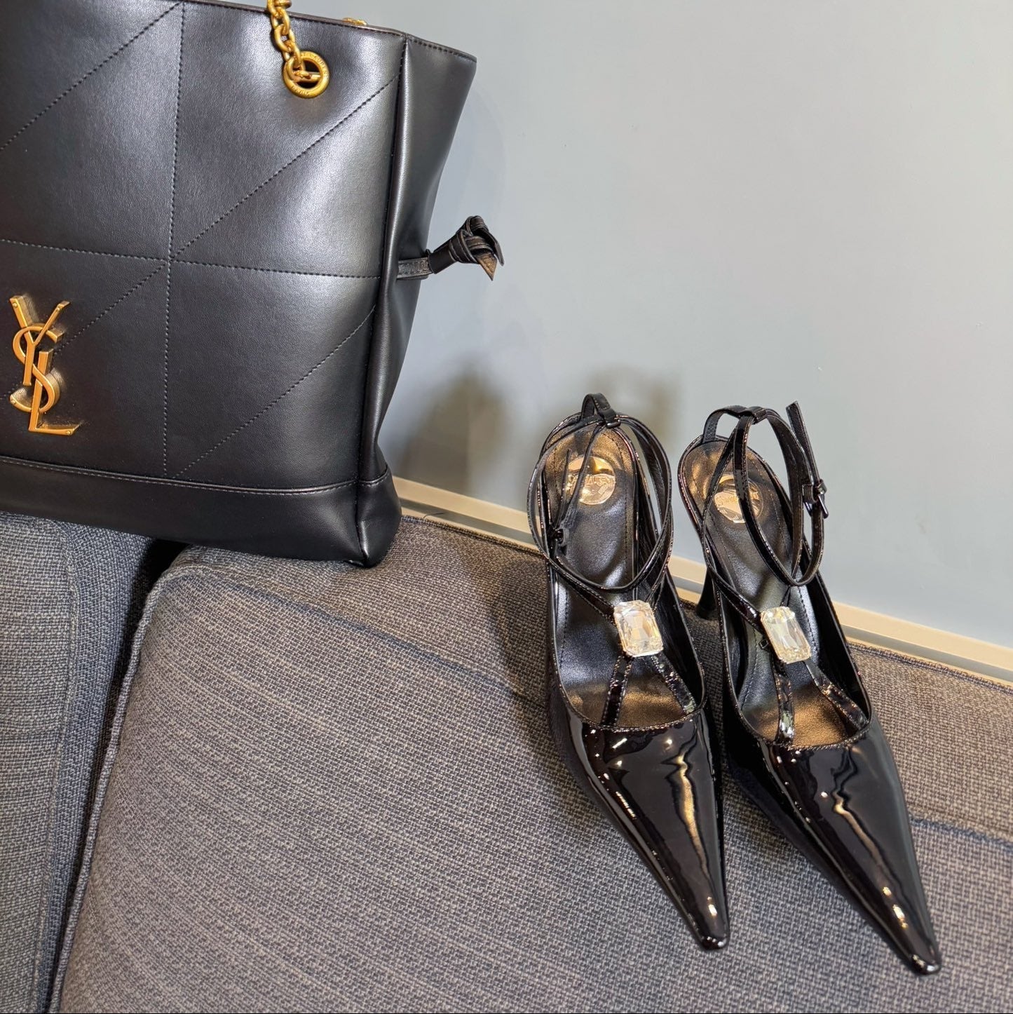 HIGH SANDAL ATTACHED GEM IN BLACK GLOSSY CALFSKIN - 35
