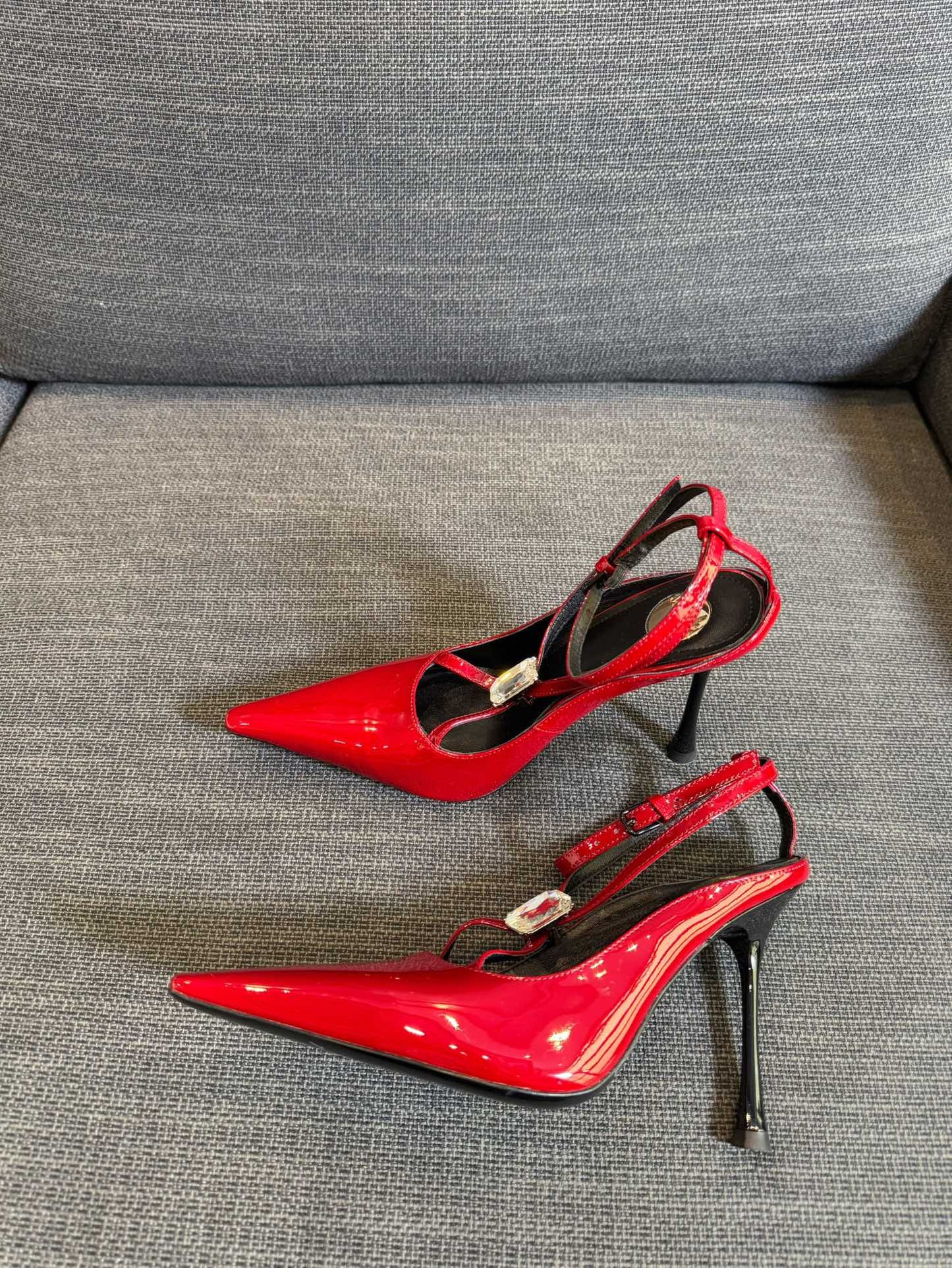 HIGH SANDAL ATTACHED GEM IN RED GLOSSY CALFSKIN - 35