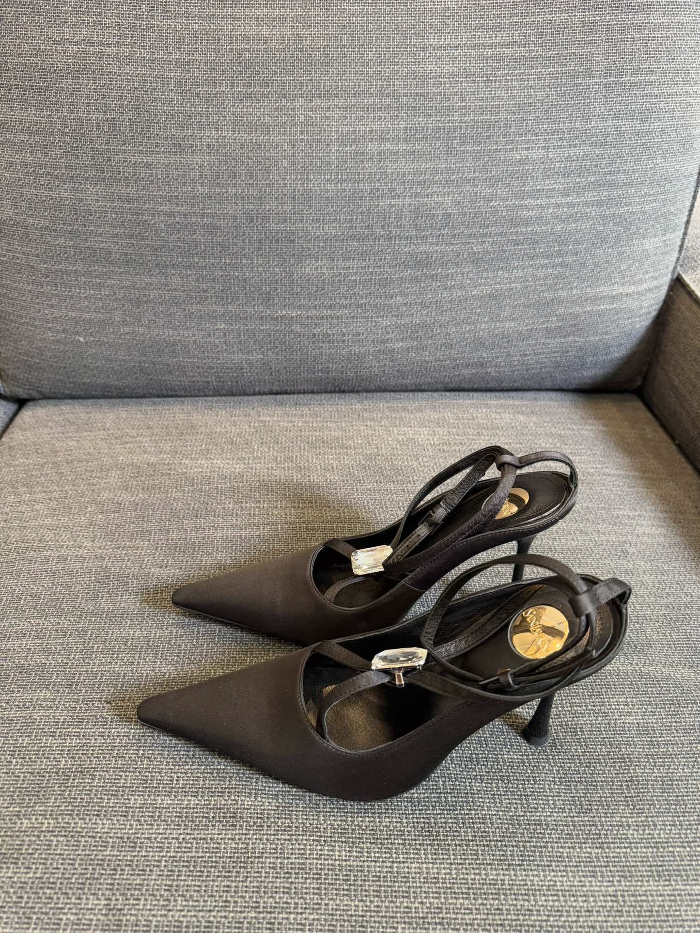 HIGH SANDAL ATTACHED GEM IN BLACK SILK - 35