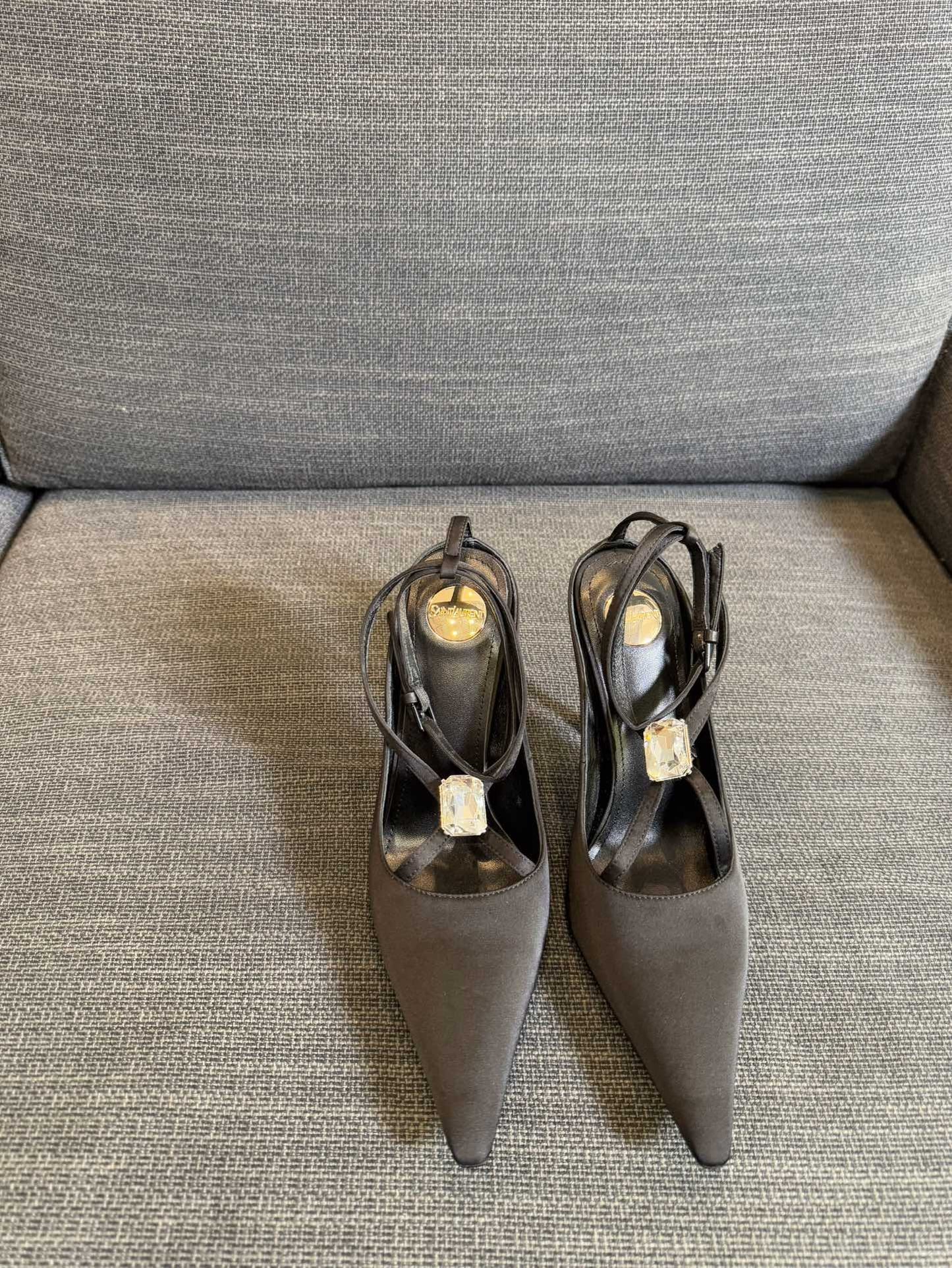 HIGH SANDAL ATTACHED GEM IN BLACK SILK - 35