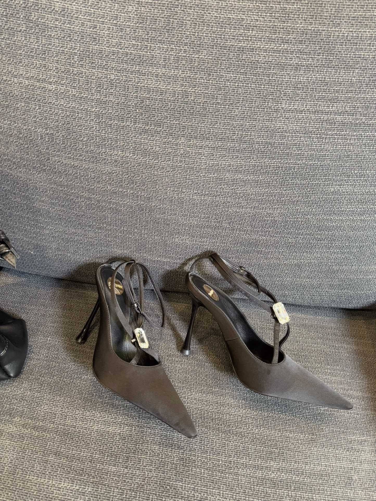 HIGH SANDAL ATTACHED GEM IN BLACK SILK - 35