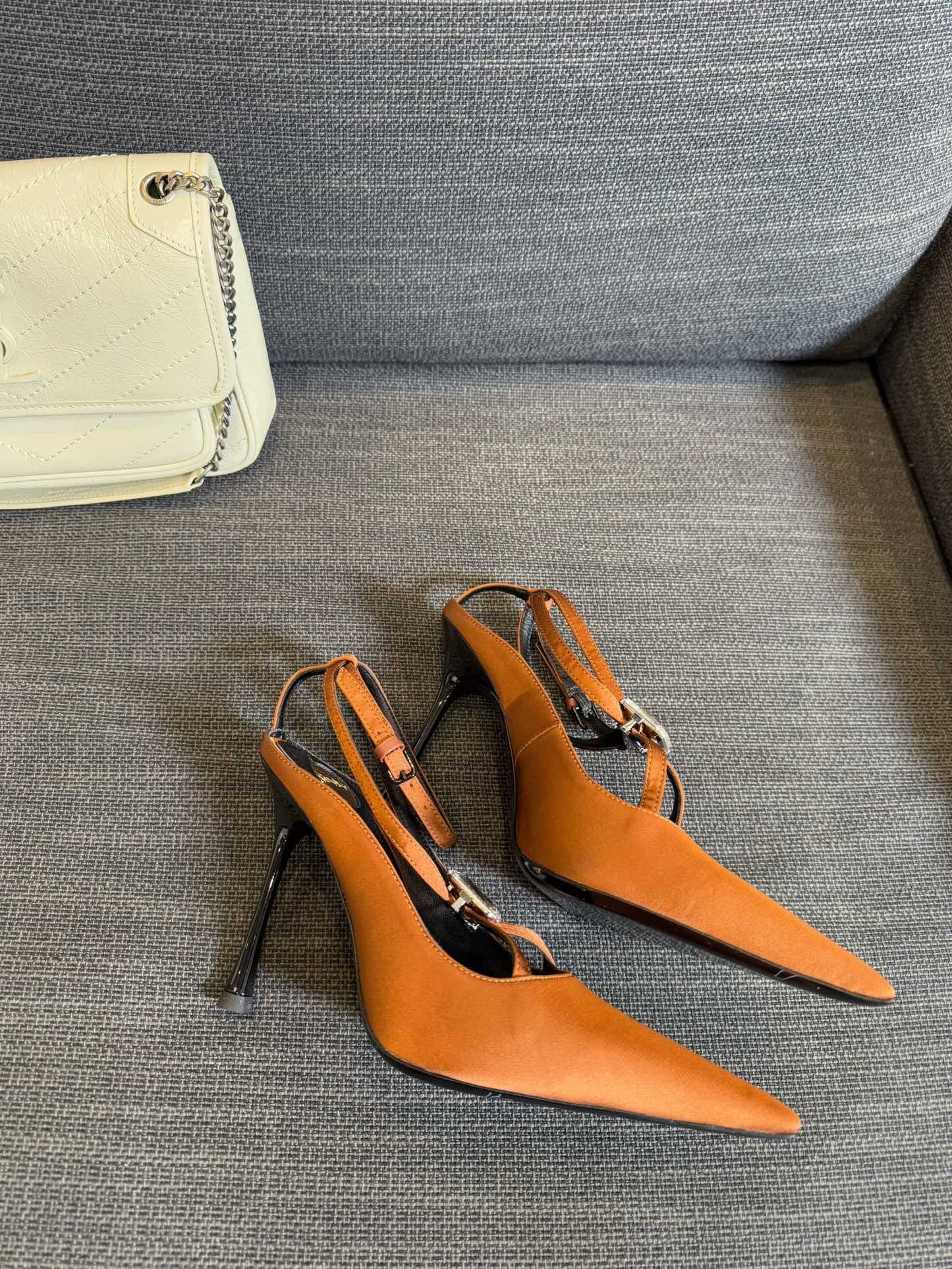 HIGH SANDAL ATTACHED GEM IN TANGELO ORANGE SILK - 35