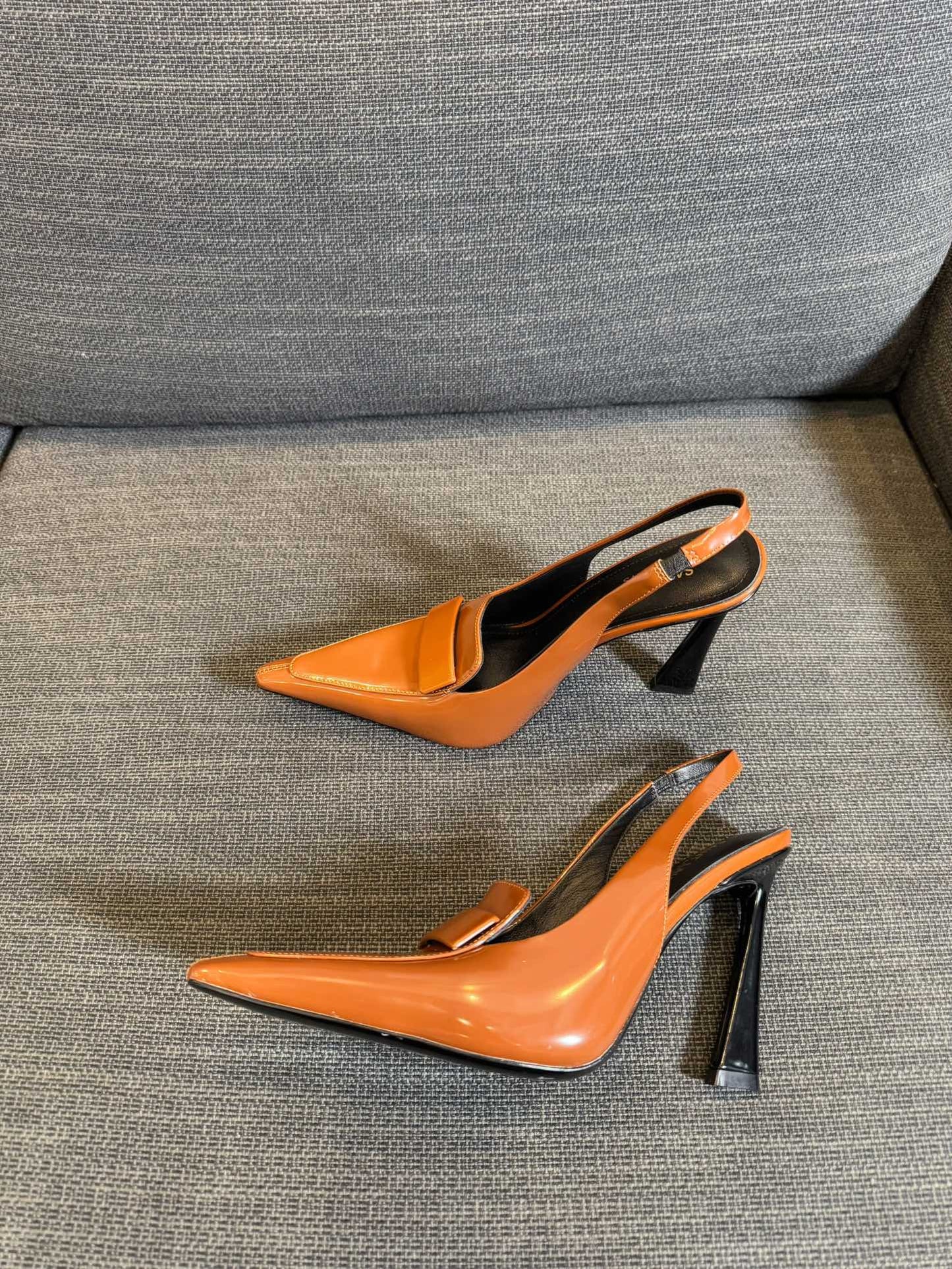 POINTED-TOE SLINGBACK PUMPS IN TANGERINE ORANGE SHINY CALFSKIN - 35