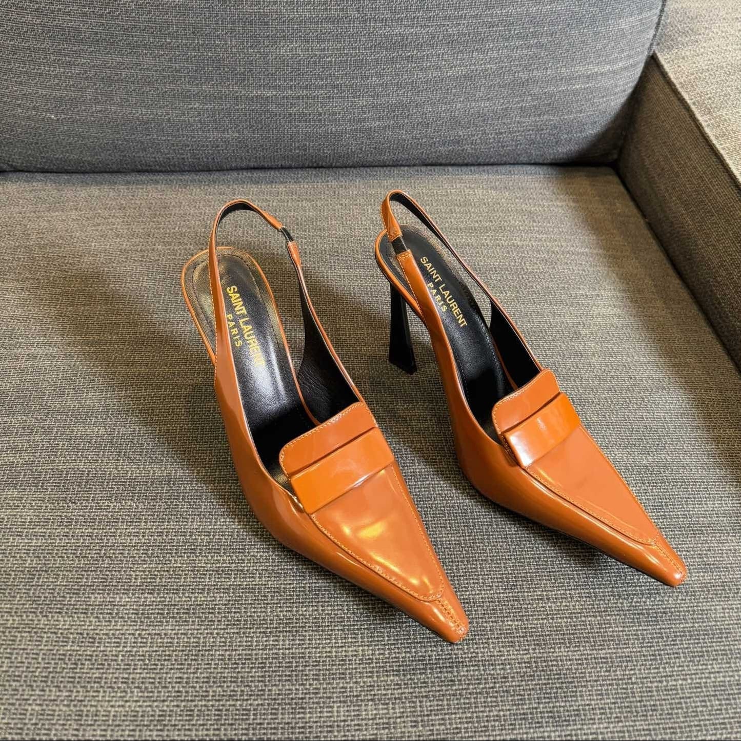 POINTED-TOE SLINGBACK PUMPS IN TANGERINE ORANGE SHINY CALFSKIN - 35