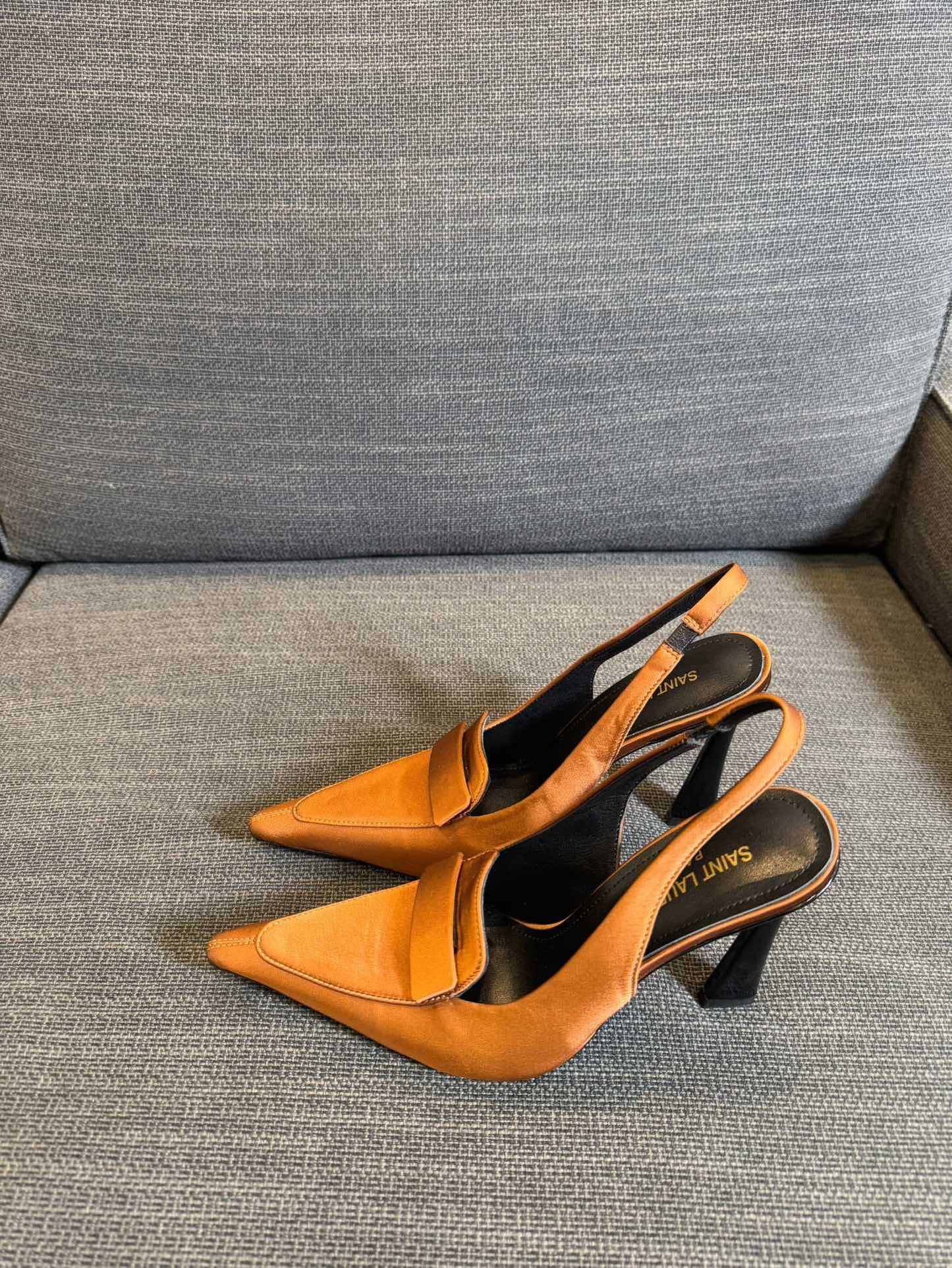 POINTED-TOE SLINGBACK PUMPS IN TANGELO ORANGE SILK - 35