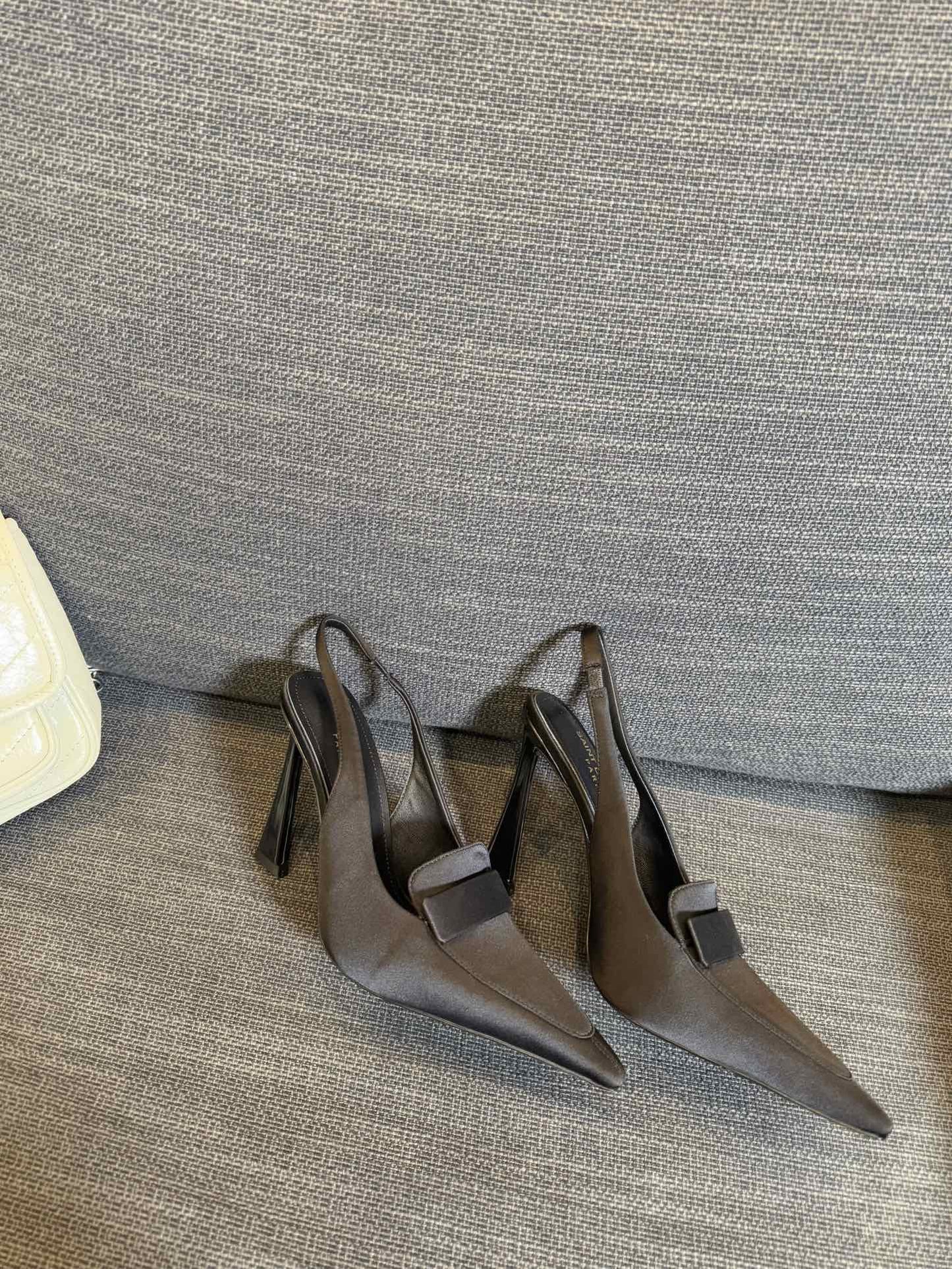 POINTED-TOE SLINGBACK PUMPS IN BLACK SILK - 35