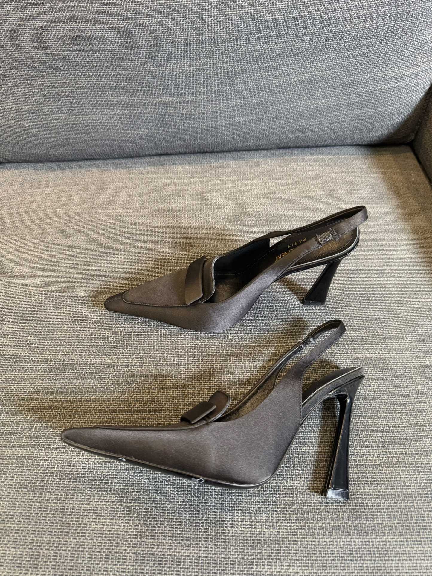 POINTED-TOE SLINGBACK PUMPS IN BLACK SILK - 35