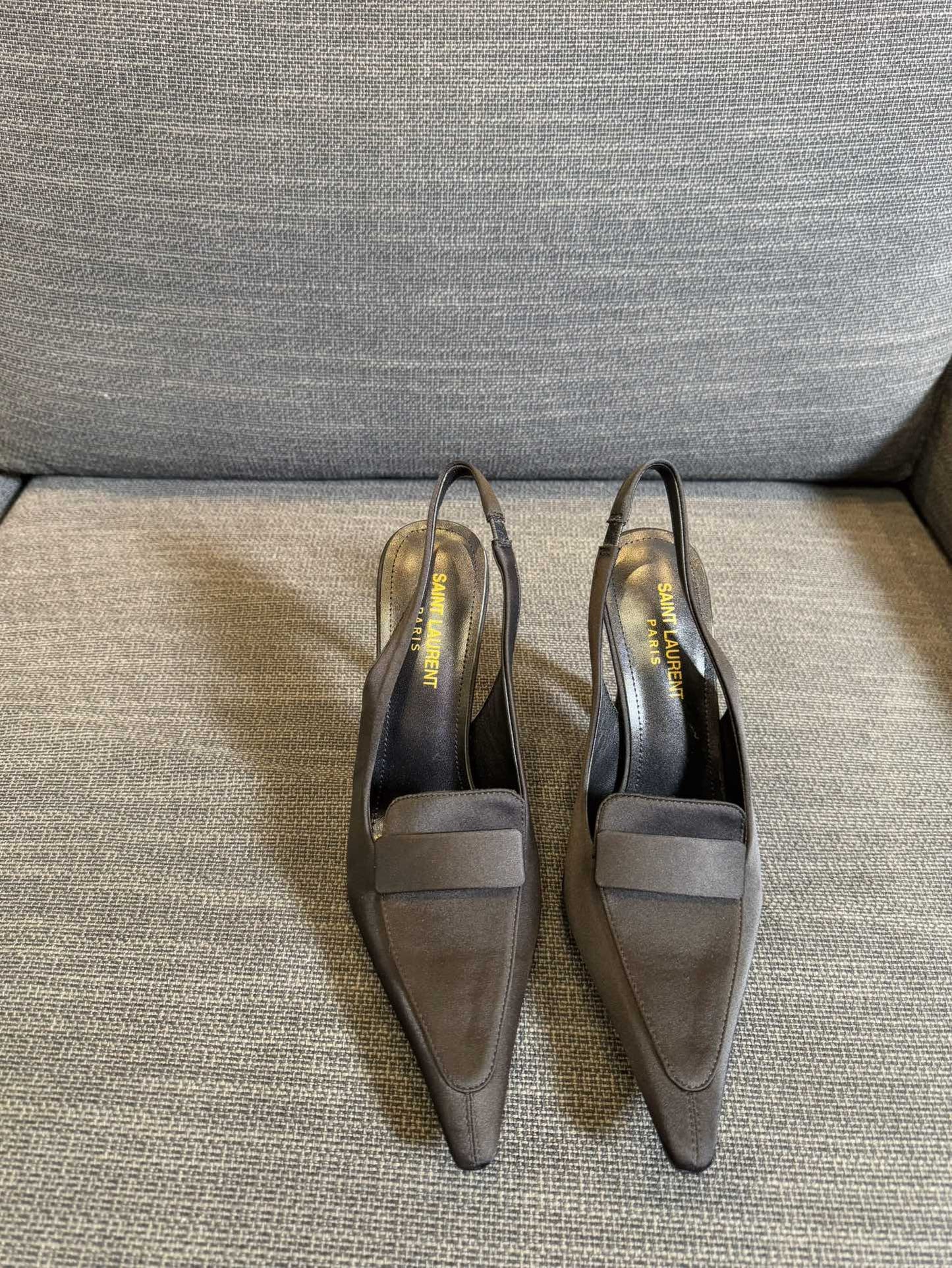 POINTED-TOE SLINGBACK PUMPS IN BLACK SILK - 35