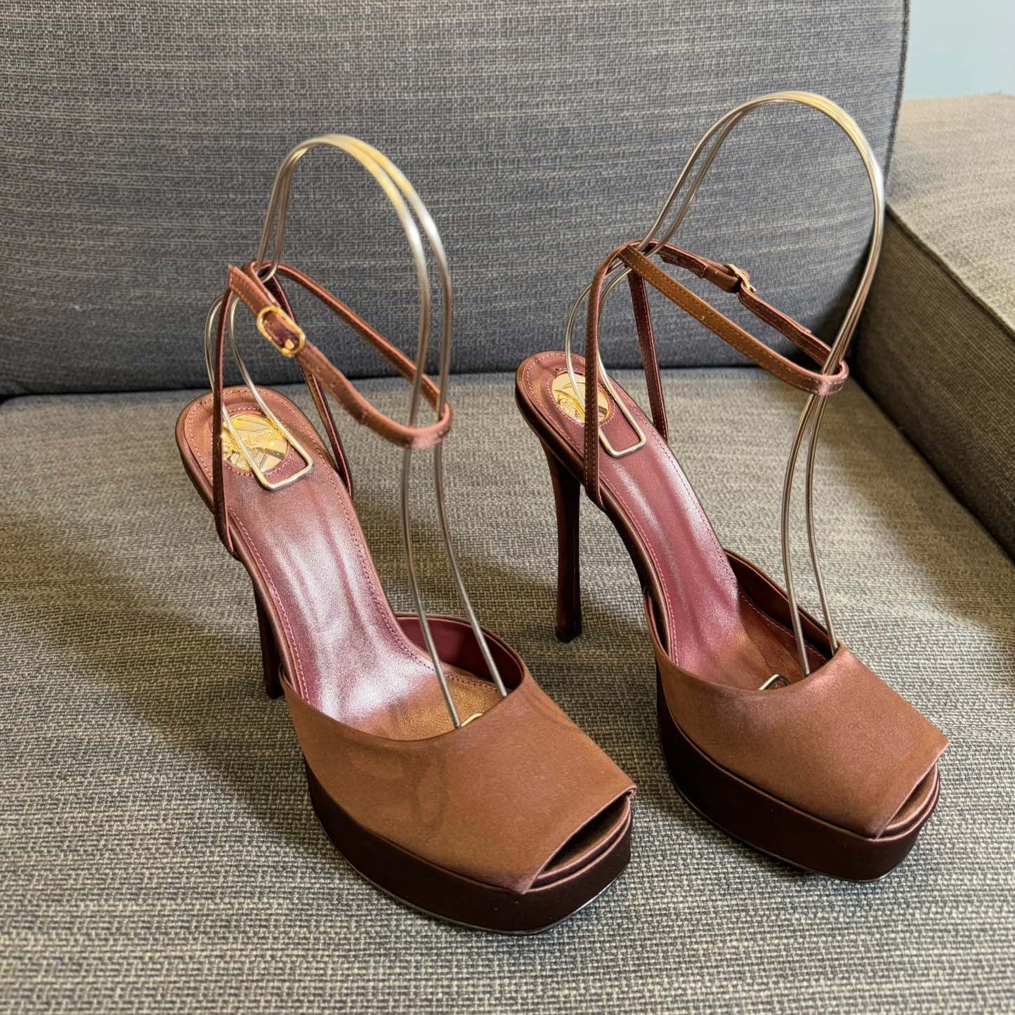 LA SCANDALE PLATFORM SANDALS IN DARK CAPPUCCINO SATIN - 35