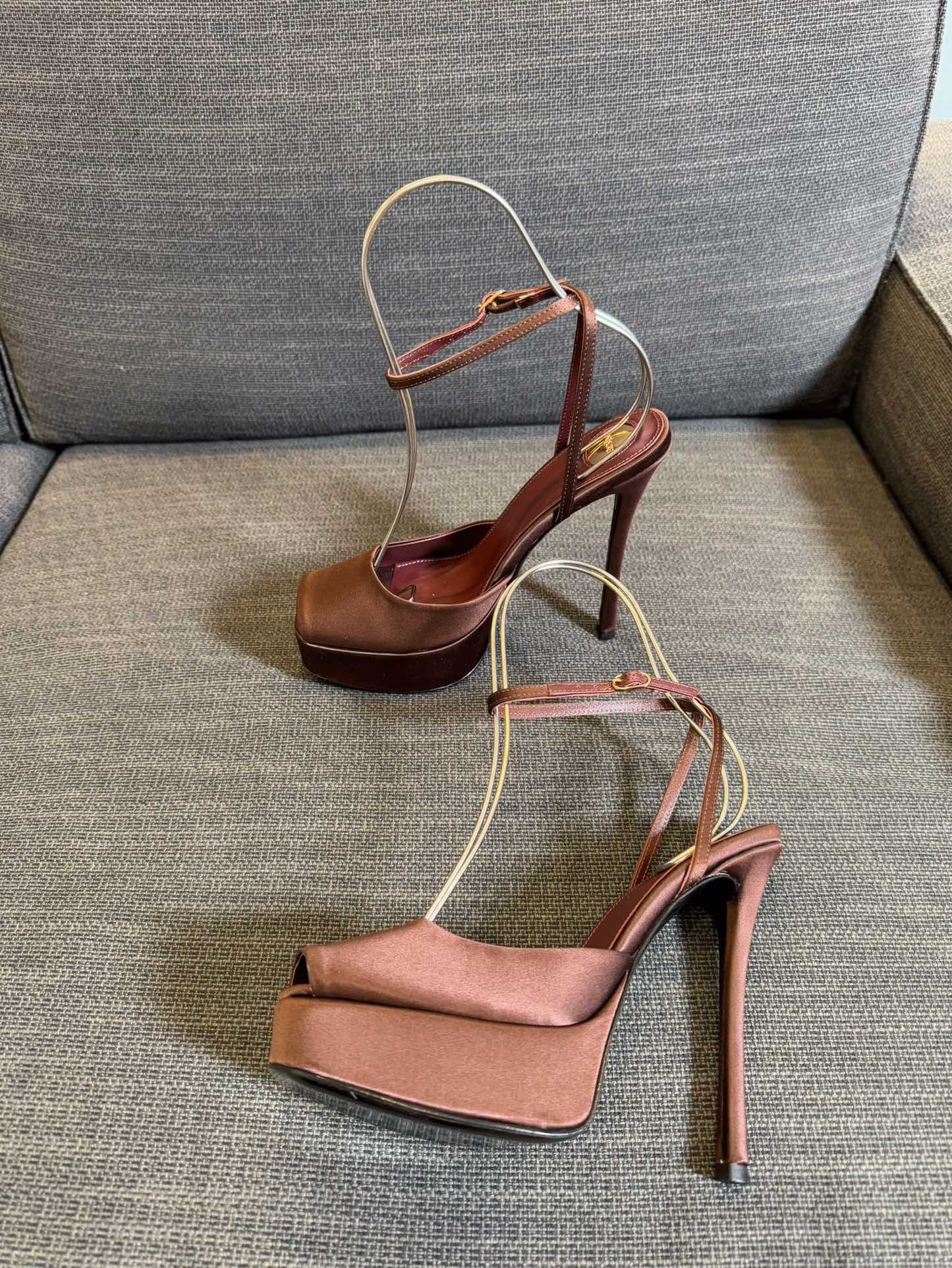 LA SCANDALE PLATFORM SANDALS IN DARK CAPPUCCINO SATIN - 35