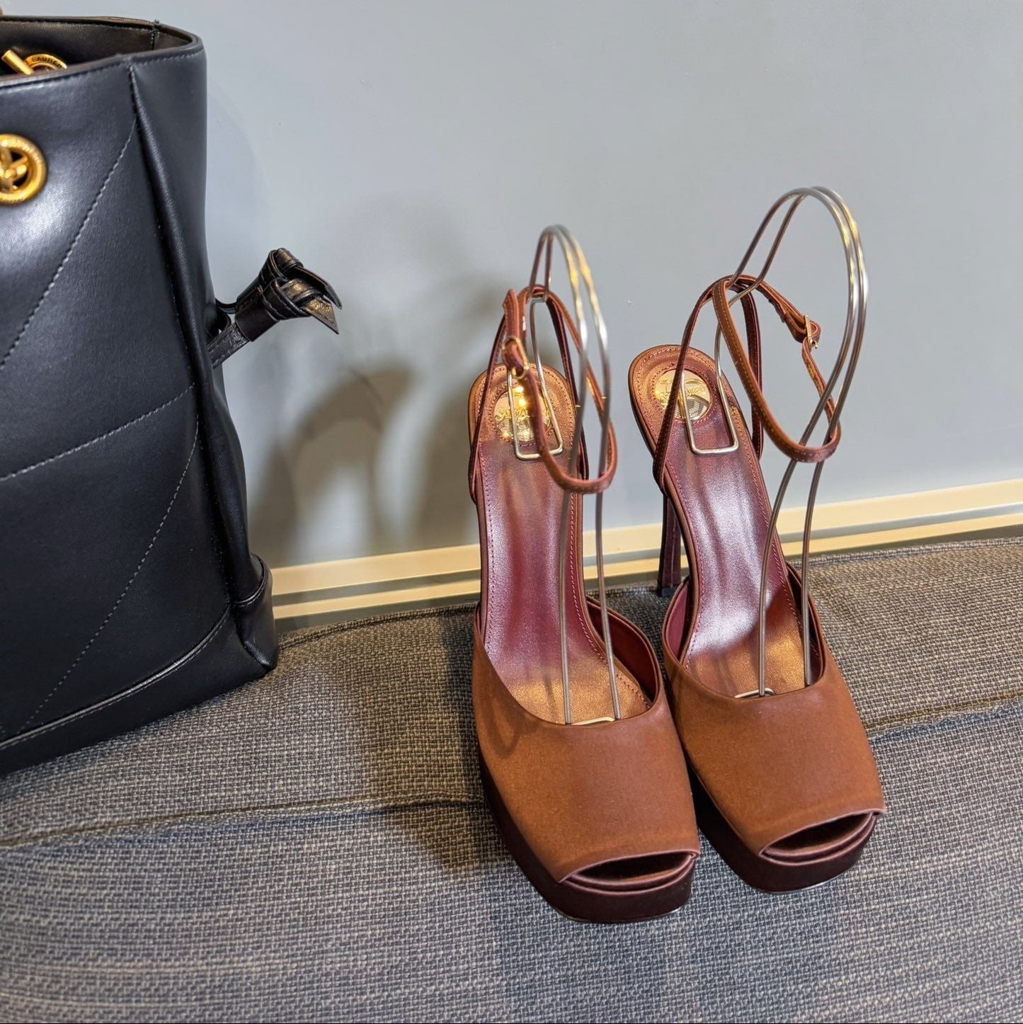 LA SCANDALE PLATFORM SANDALS IN DARK CAPPUCCINO SATIN - 35