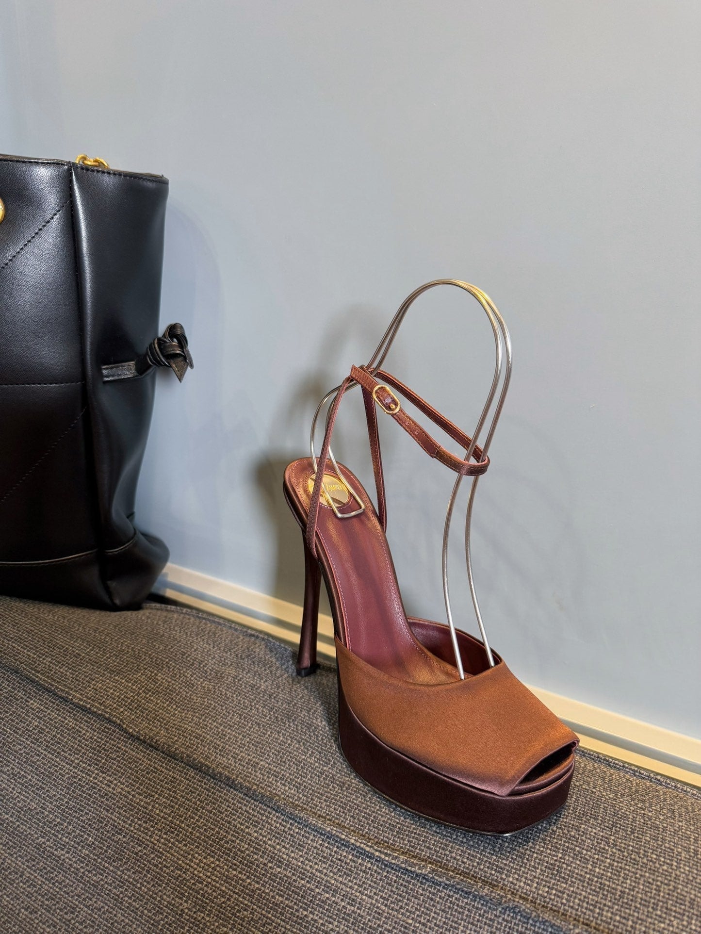 LA SCANDALE PLATFORM SANDALS IN DARK CAPPUCCINO SATIN - 35