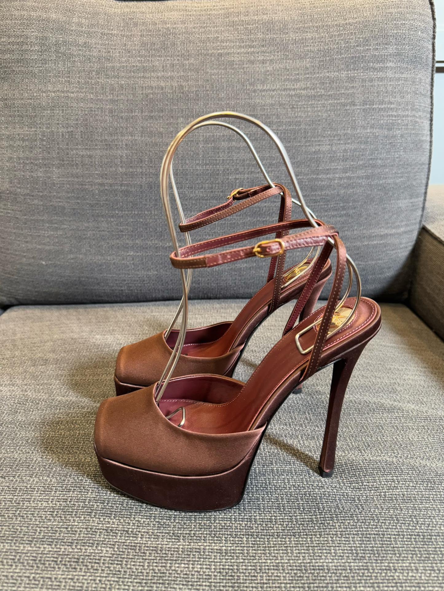 LA SCANDALE PLATFORM SANDALS IN DARK CAPPUCCINO SATIN - 35